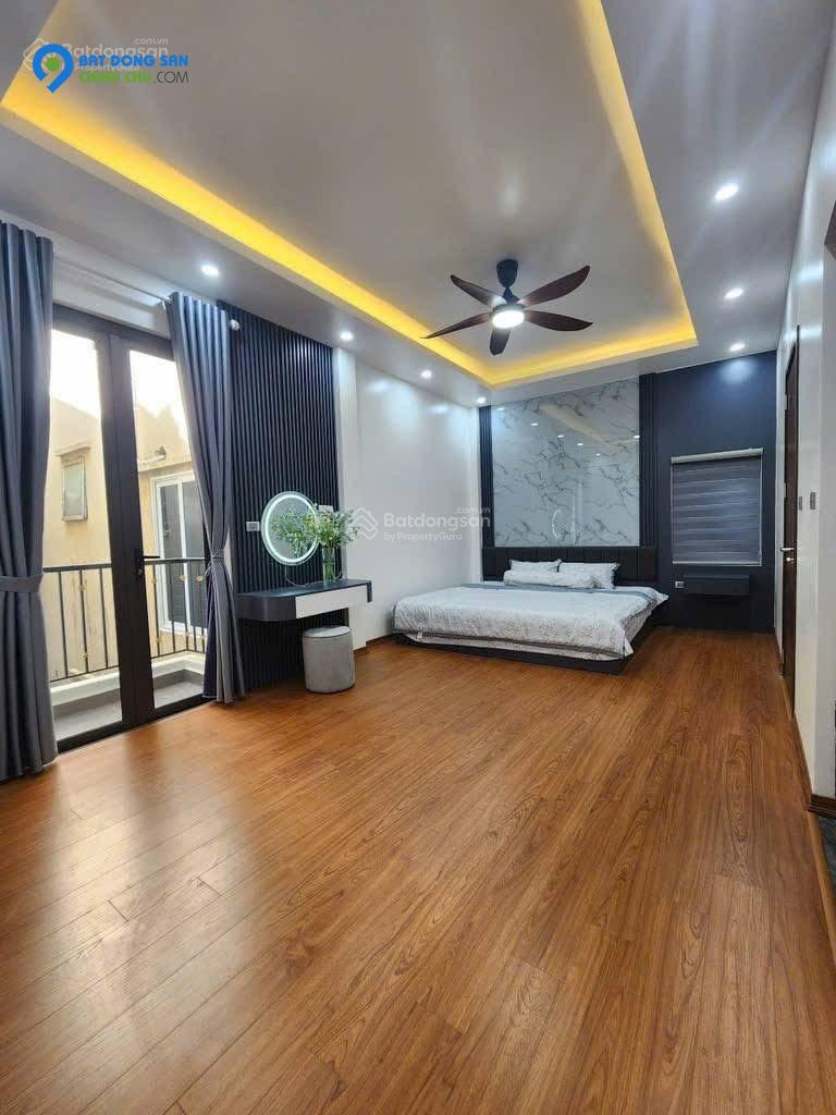 Bán nhà MP Trúc Khuê, Dt 50m2 x 6 Tầng, MT: 3.8m, Đường 15m, vỉa hè 5m, Tiện KD.