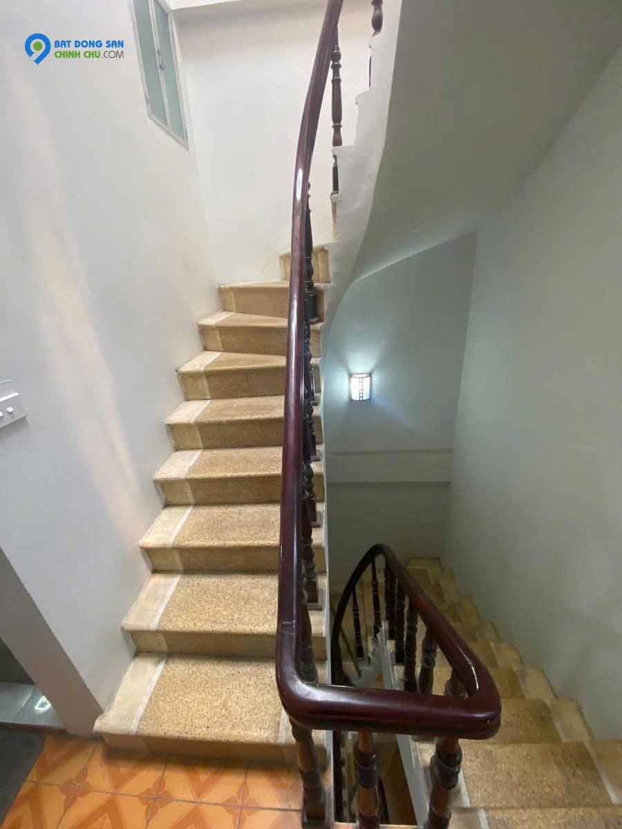 Bán nhà Xuân Thủy - 45m2 , mặt ngõ thông kinh doanh, lô góc, oto qua nhà