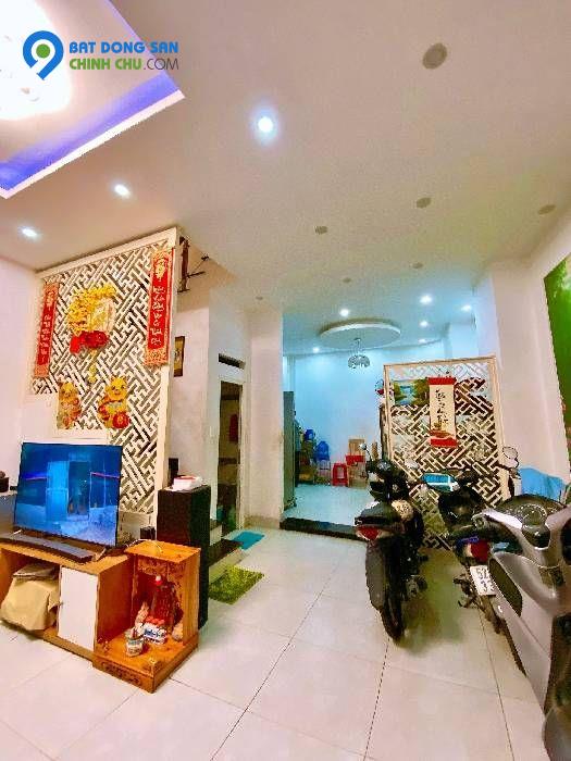 Bán nhà ngay MT Nguyễn Văn Hưởng, Thảo Điền, Quận 2.