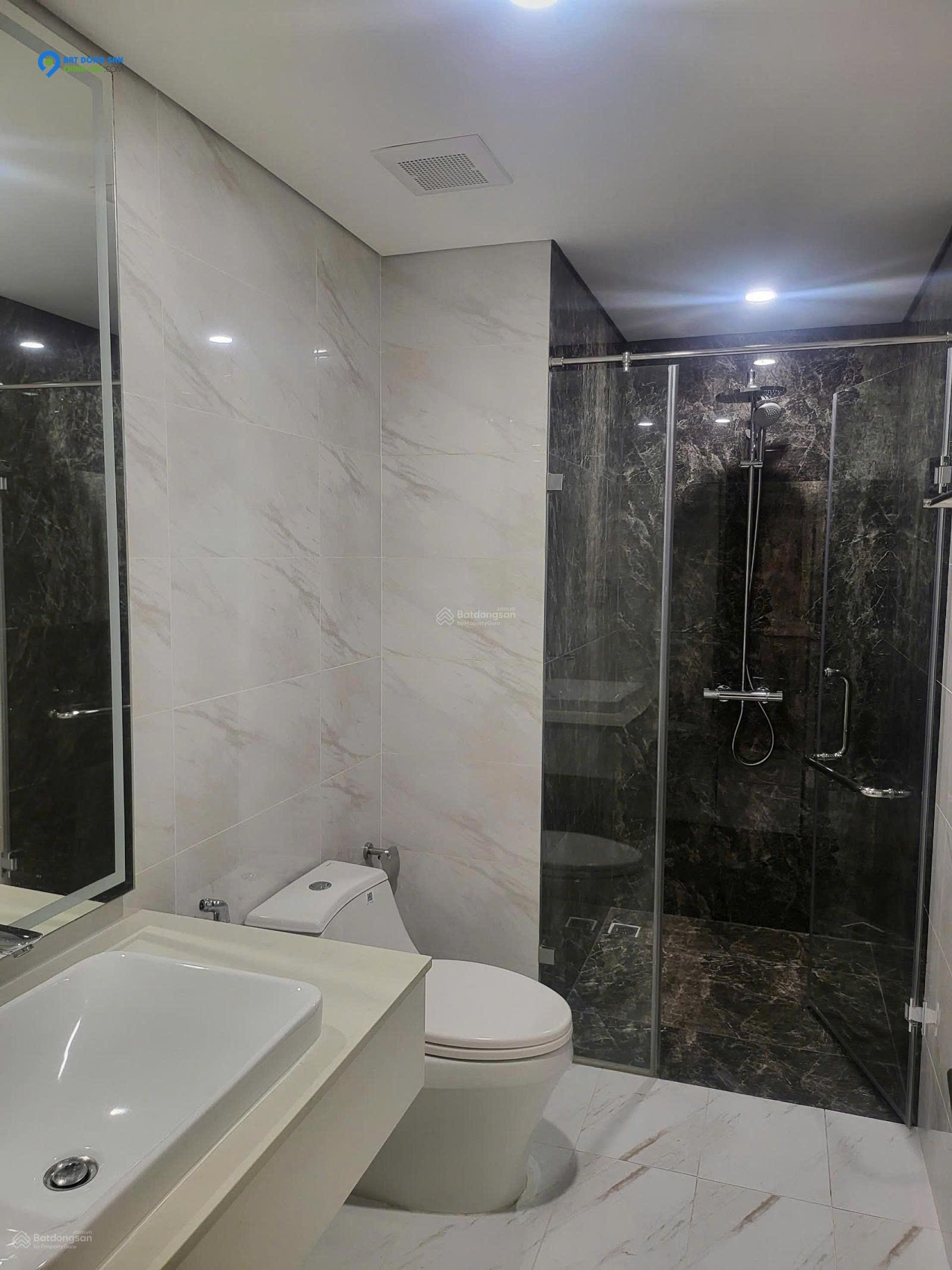 CC bán gấp căn hộ chung cư Hateco Huỳnh Thúc Kháng 101m2 full nội thất, 13, x tỷ (HH 150tr)