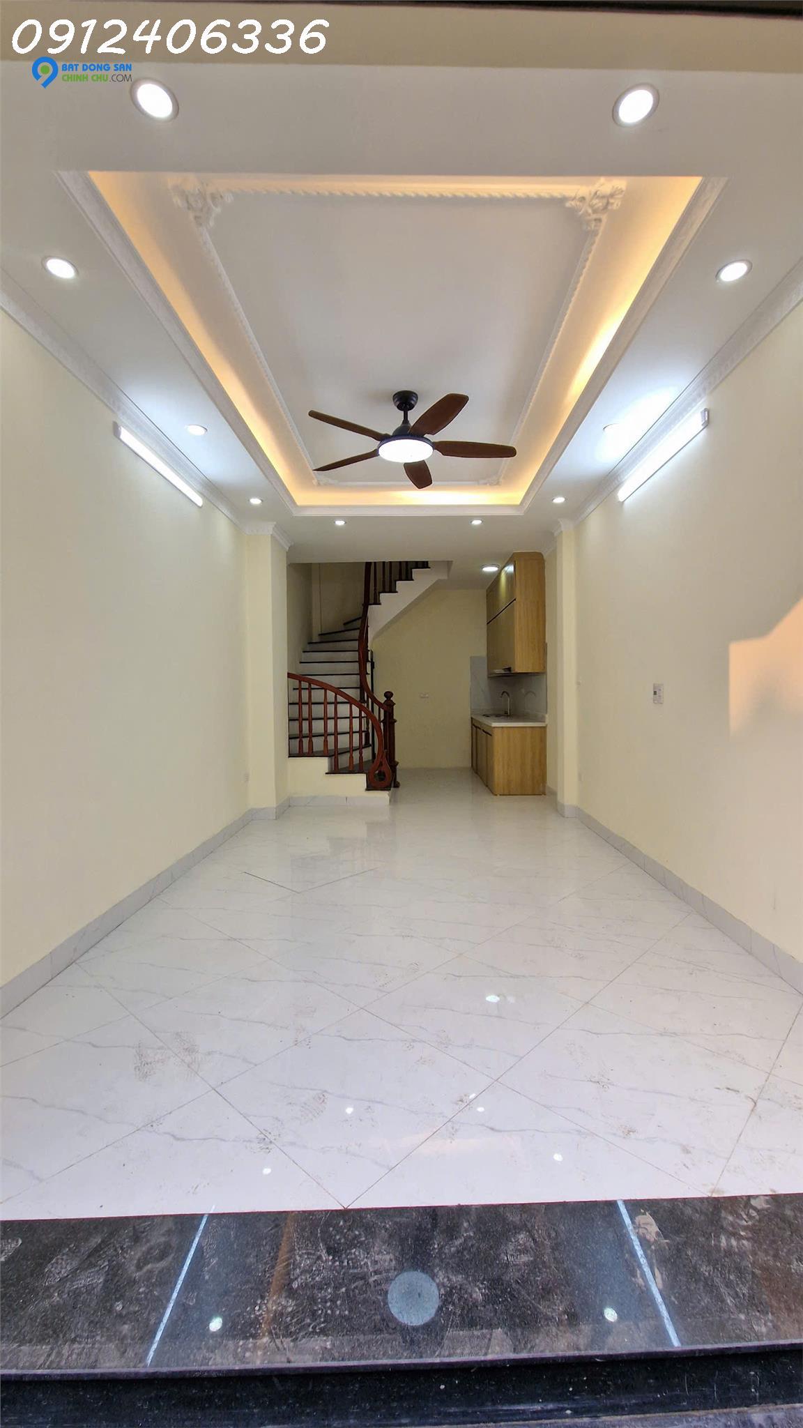 Cần bán nhà Long Biên, phố Đàm Quang Trung, 30m², mặt ngõ thông, nhà 5 tầng thoáng mát, tiện nghi tuyệt vời