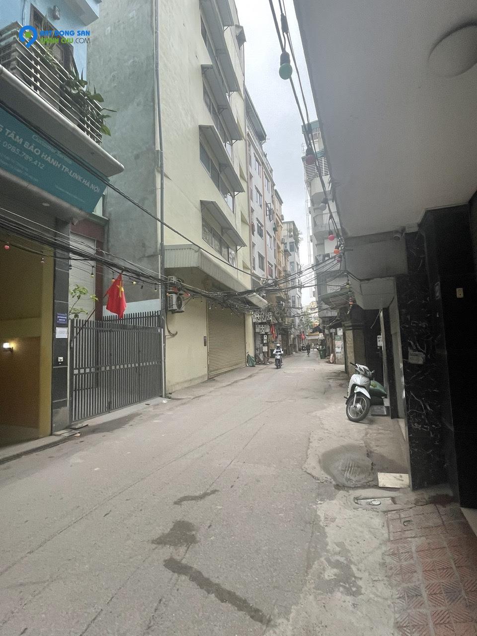 Cho thuê văn phòng tầng 1- 40 m2 tại Mễ Trì Thượng, đường ô tô tránh