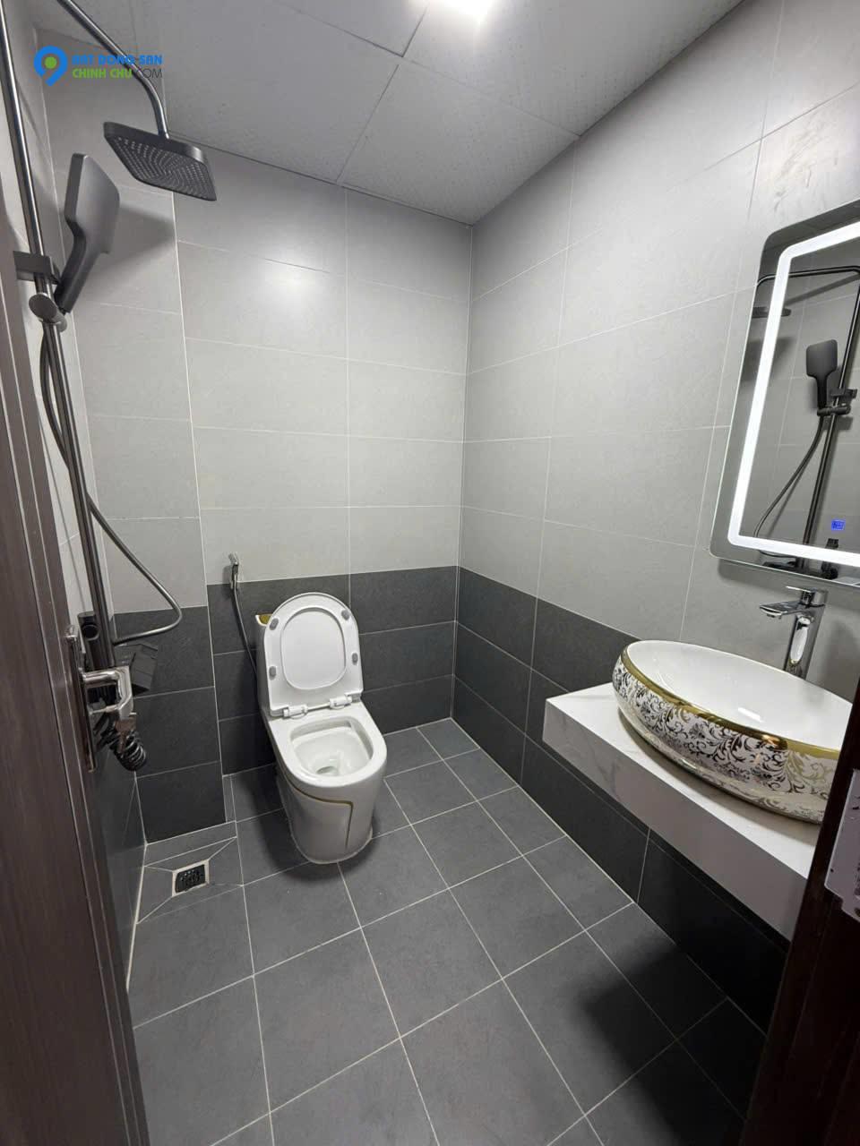 Em cần bán Căn Chung cư HH Linh Đàm tầng trung  căn góc 2 ngủ 2 vs 56m Tầng tiện 6 thang máy