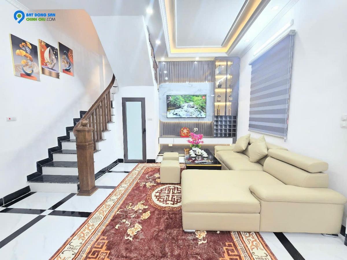 Hơn 6 Tỷ Ô Tô Đậu Cạnh Nhà - TT Hoàng Mai - Nhà Cực Đẹp Về Ở Luôn - Ngõ Thông