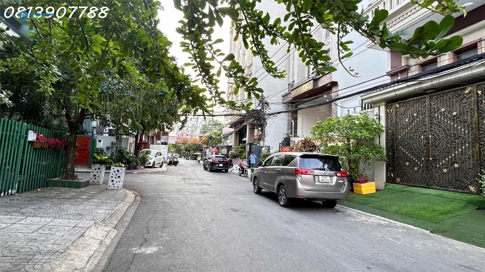 NHÀ ĐƯỜNG SỐ XE HƠI NÉ NHAU, CÁCH NGUYÊN THỊ THẬP VÀI BƯỚC CHÂN, PHƯỜNG TÂN QUY QUẬN 7, KẾ LOTTE, 5 TẦNG, 4 X 17M, NHỈNH 11 TỎI