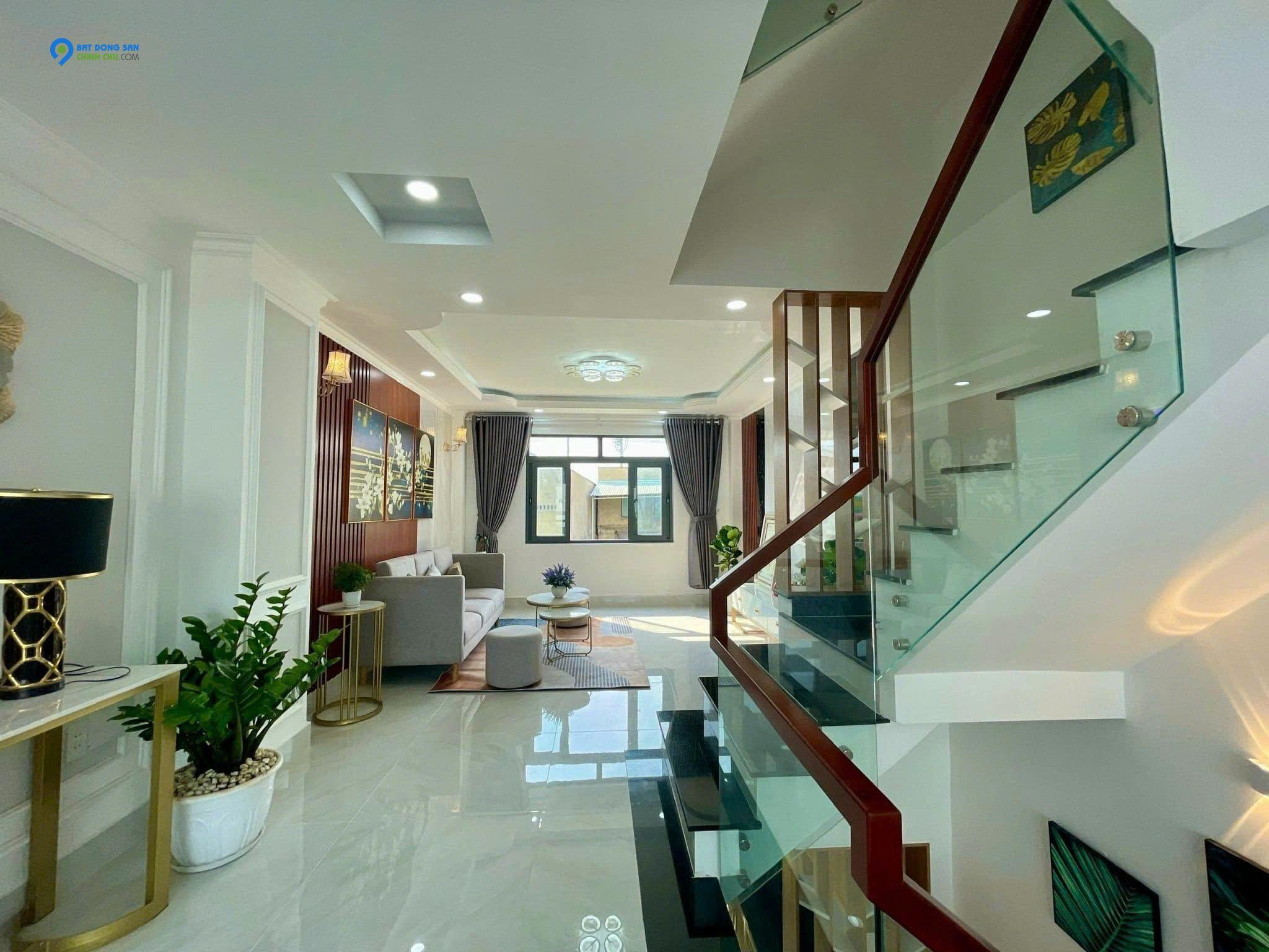 Nhà đẹp nét căng Hồng Tiến, 49,6m2 x 4 tầng, giá 8,4 tỷ.
