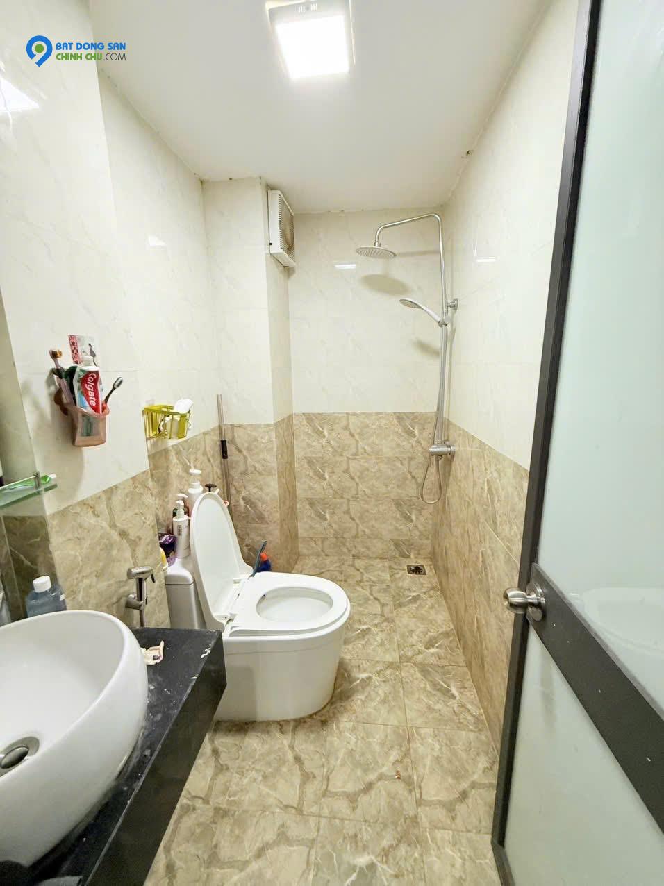 PHÂN LÔ VỈA HÈ VÕ CHÍ CÔNG - ÔTÔ TRÁNH, VÀO NHÀ - 6 TẦNG THANG MÁY - GIÁ 21 TỶ