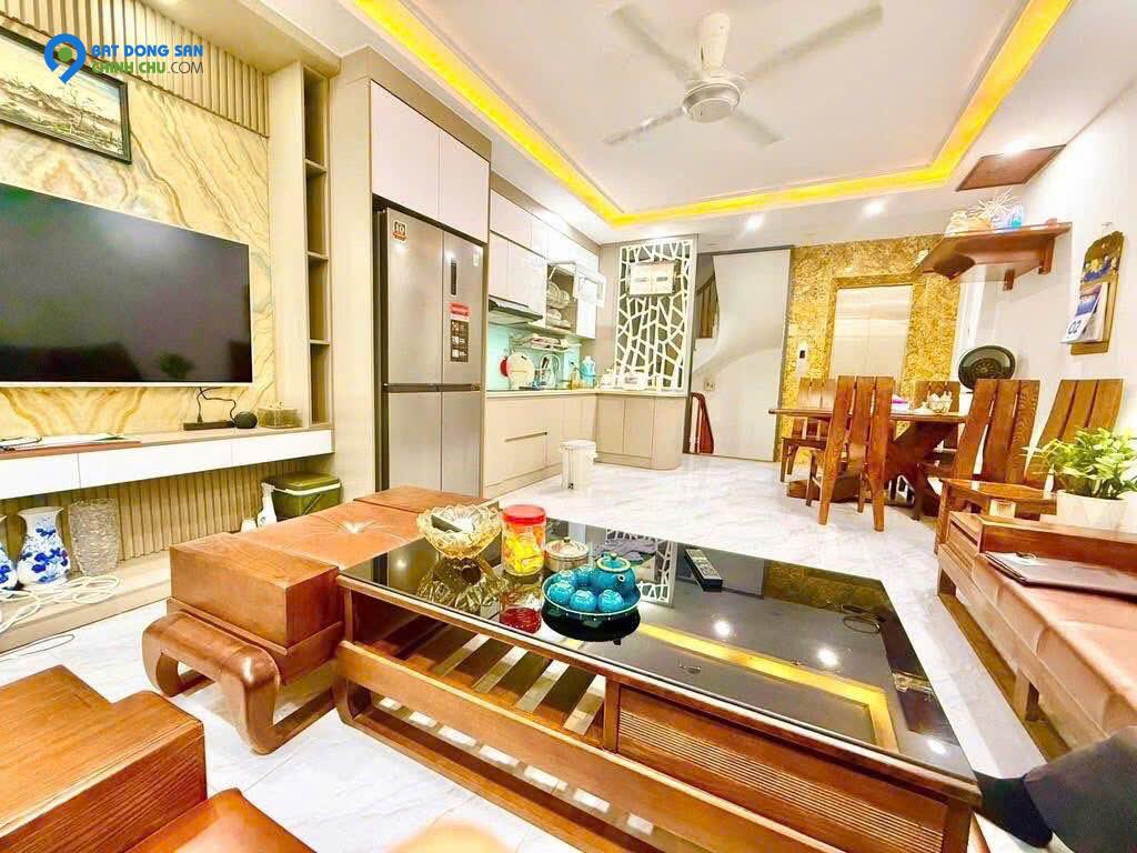 TRUNG TÂM HUYỆN THANH TRÌ 40m2 / 6 TẦNG CHỈ 5 TỶ