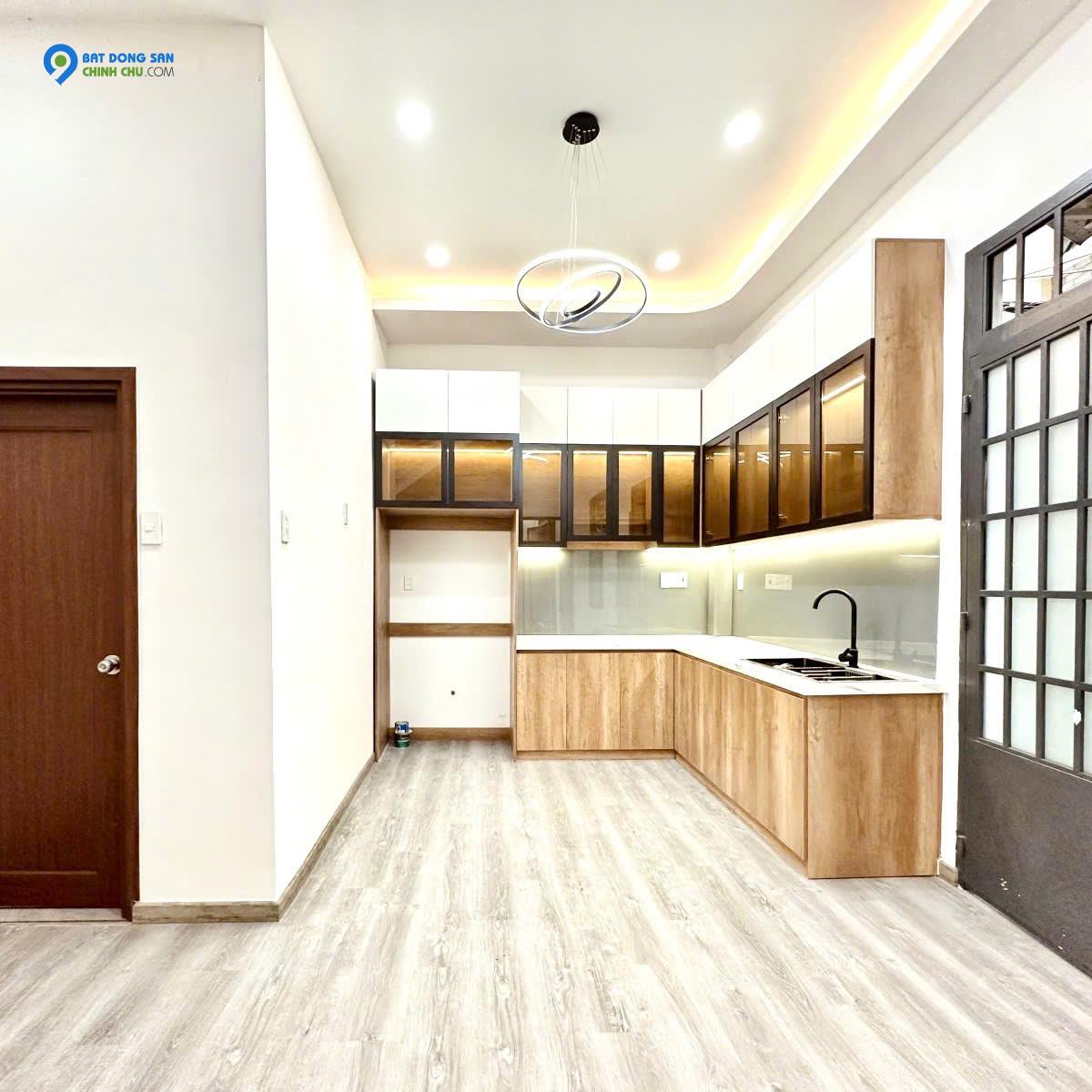 12 Tỷ: ngang 12m- Quận 10 ngay chợ An Đông, Medic Hòa Hảo- nhà 4 Tầng Xe hơi trong nhà. 0933910039