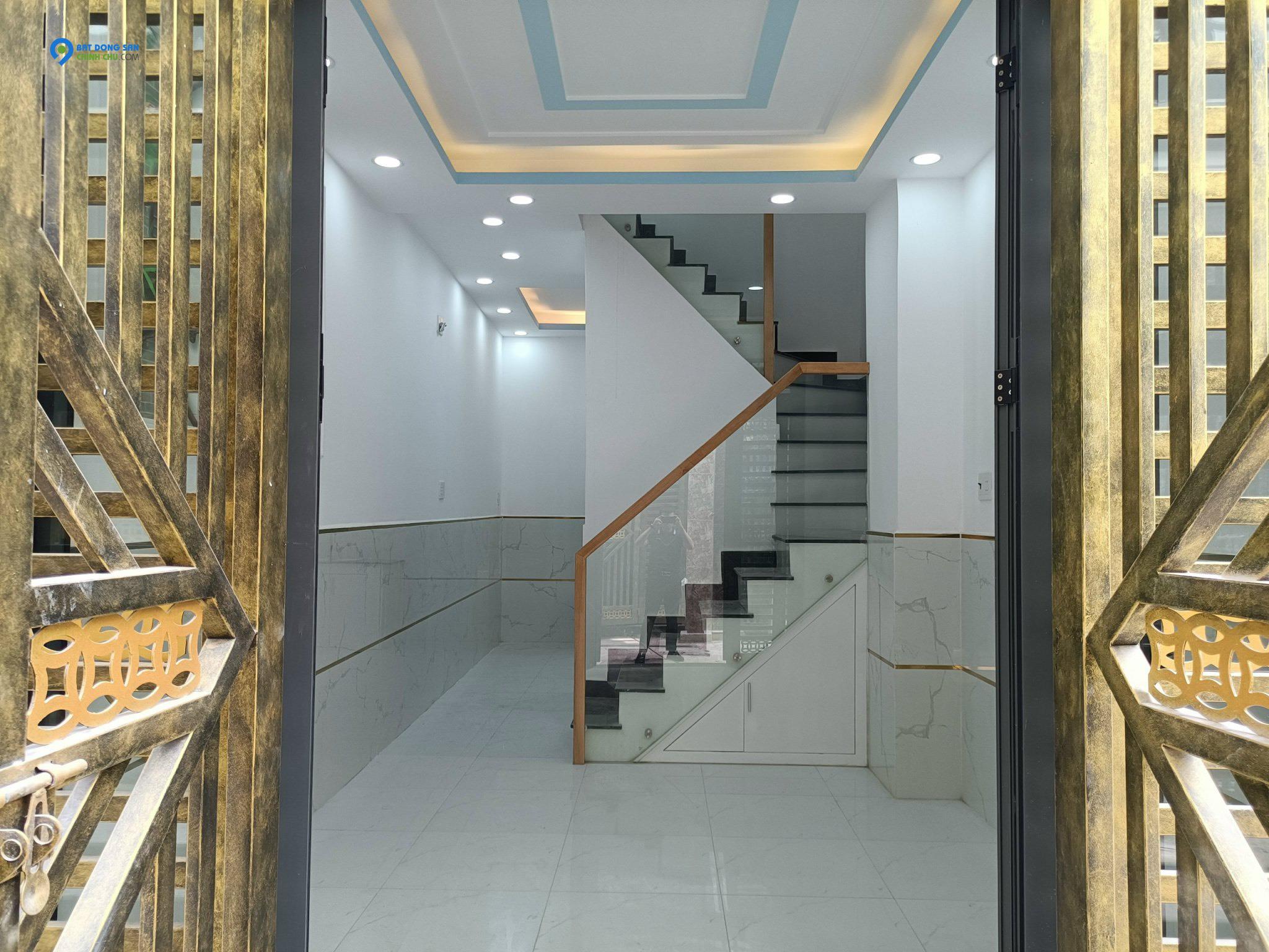 Bán nhà phố MTĐ ở Huyện Bình chánh. DT = 200m2. Giá chỉ : 5,5 tỷ: