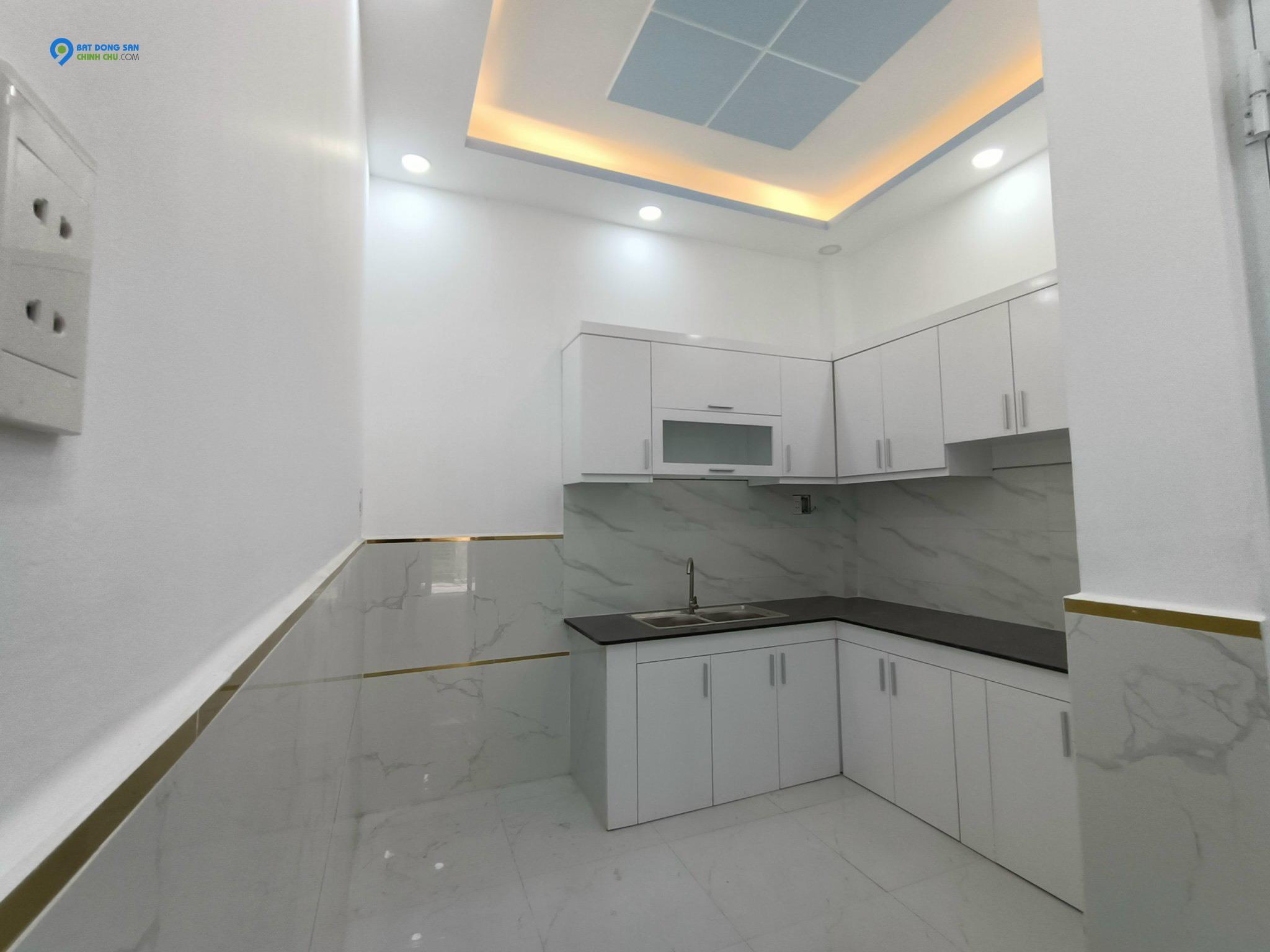 Bán nhà phố MTĐ ở Huyện Bình chánh. DT = 200m2. Giá chỉ : 5,5 tỷ: