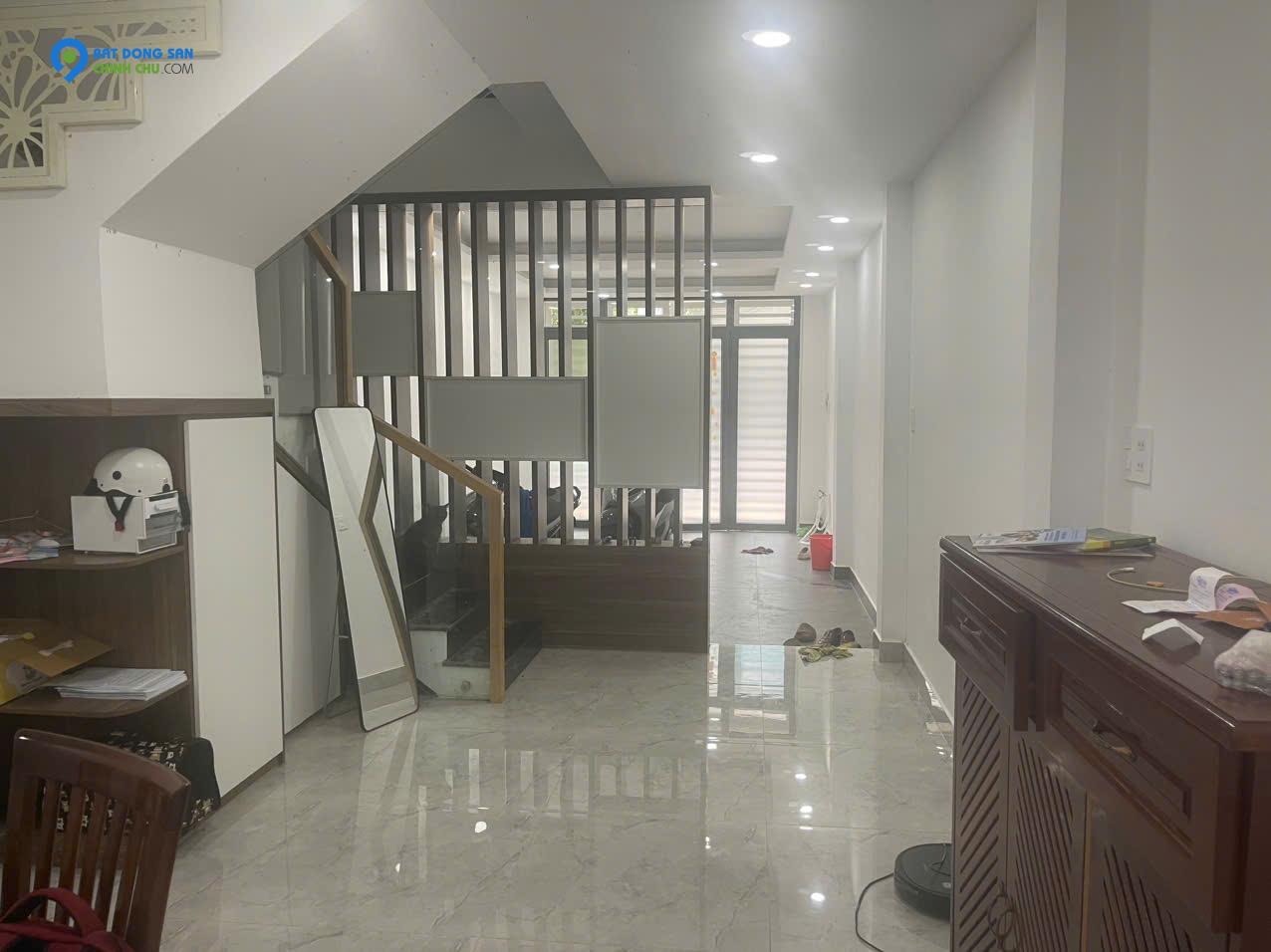 Nhà đẹp mặt tiền đường số 85 P.Tân Quy Q.7
