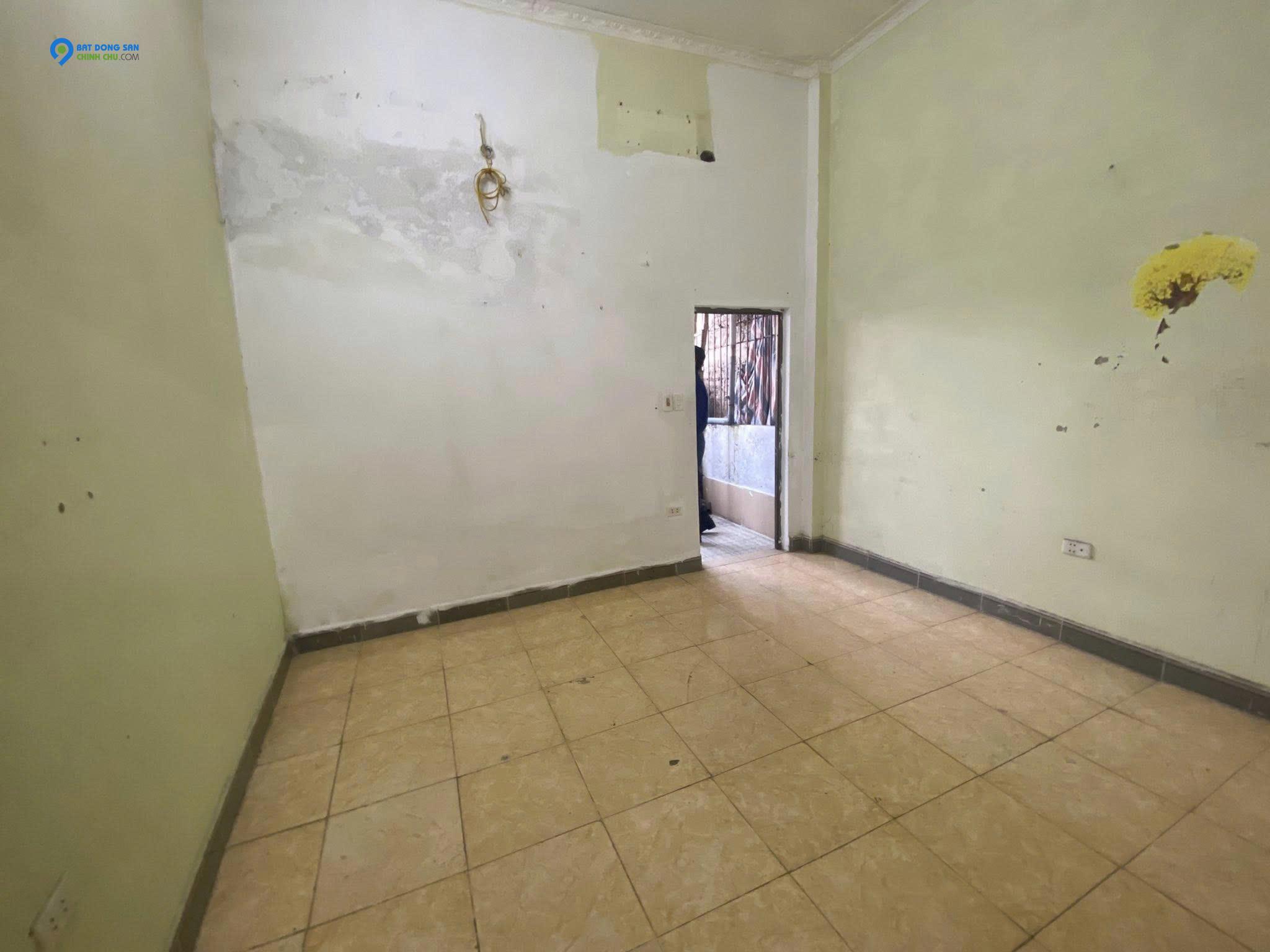 Bán nhà riêng Yên Nghĩa, 130 triệu/m2, 38,5m2, 2PN + 2WC, sát chợ , sát kdt 