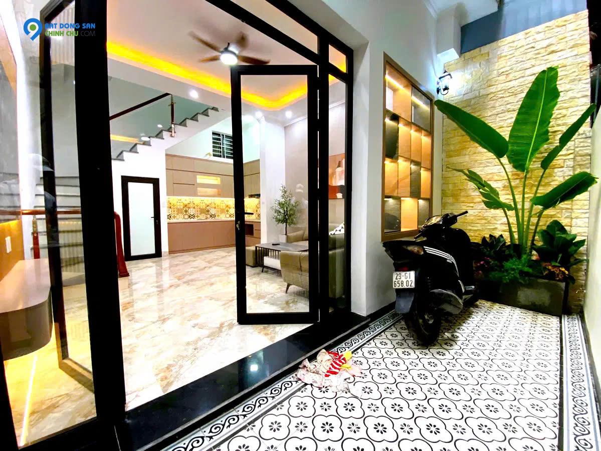 BÁN NHÀ HỒ ĐẦM TRÒN, BA ĐÌNH, 40M2 7 TẦNG MT 4M GIÁ 8.3TỶ- NGÕ THÔNG-GẦN HỒ SÁT PHỐ - GẦN LĂNG BÁC.