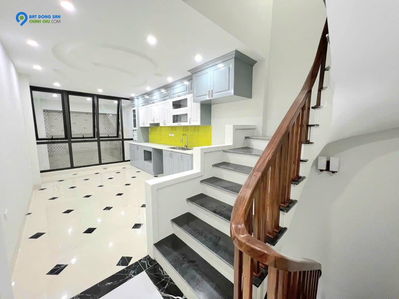 BÁN NHÀ KIM GIANG THANH XUÂN 8.5 TỶ 38M ĐẬP HỘP MỚI ĐẸP 1 CĂN ĐỘC LẬP THANG MÁY 20M Ô TÔ