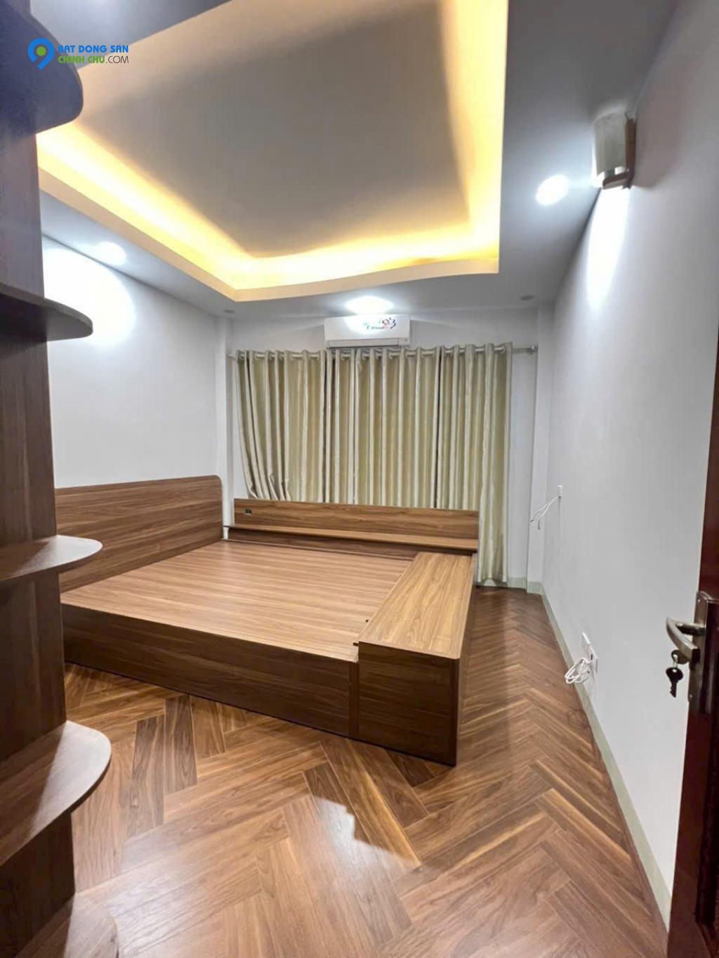 BÁN NHÀ KIM GIANG-Ô TÔ ĐỖ CỬA-NHÀ ĐẸP 33M-5 TẦNG GIÁ 5,45 TỶ