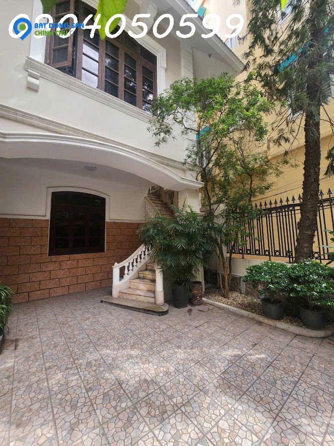 BIỆT THỰ SIÊU VIP - LÔ GÓC 3 MẶT THOÁNG - GARA Ô TÔ ĐỖ CỬA - 40M RA PHỐ - SỔ ĐẸP