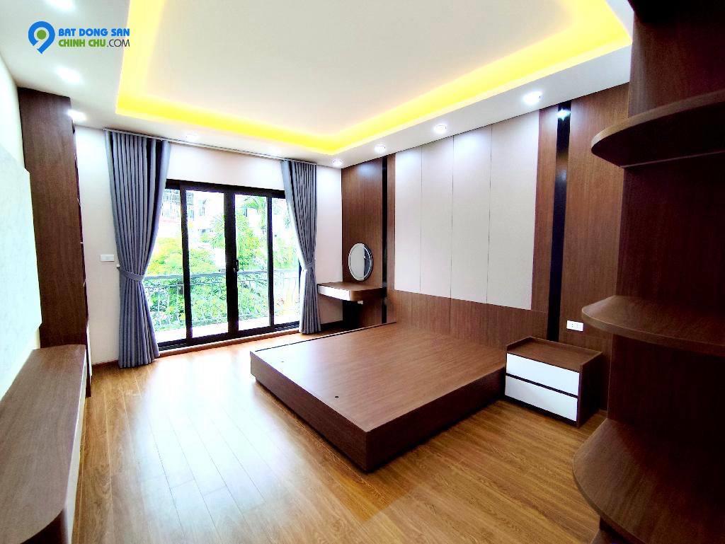 Bán Nhà Phân Lô Ô Tô Vào Nhà - Phố Giải Phóng, 8 Tầng Thang Máy, MT 7.8m, DT 67m² - View Thoáng, Giao Thông Thuận Tiện!