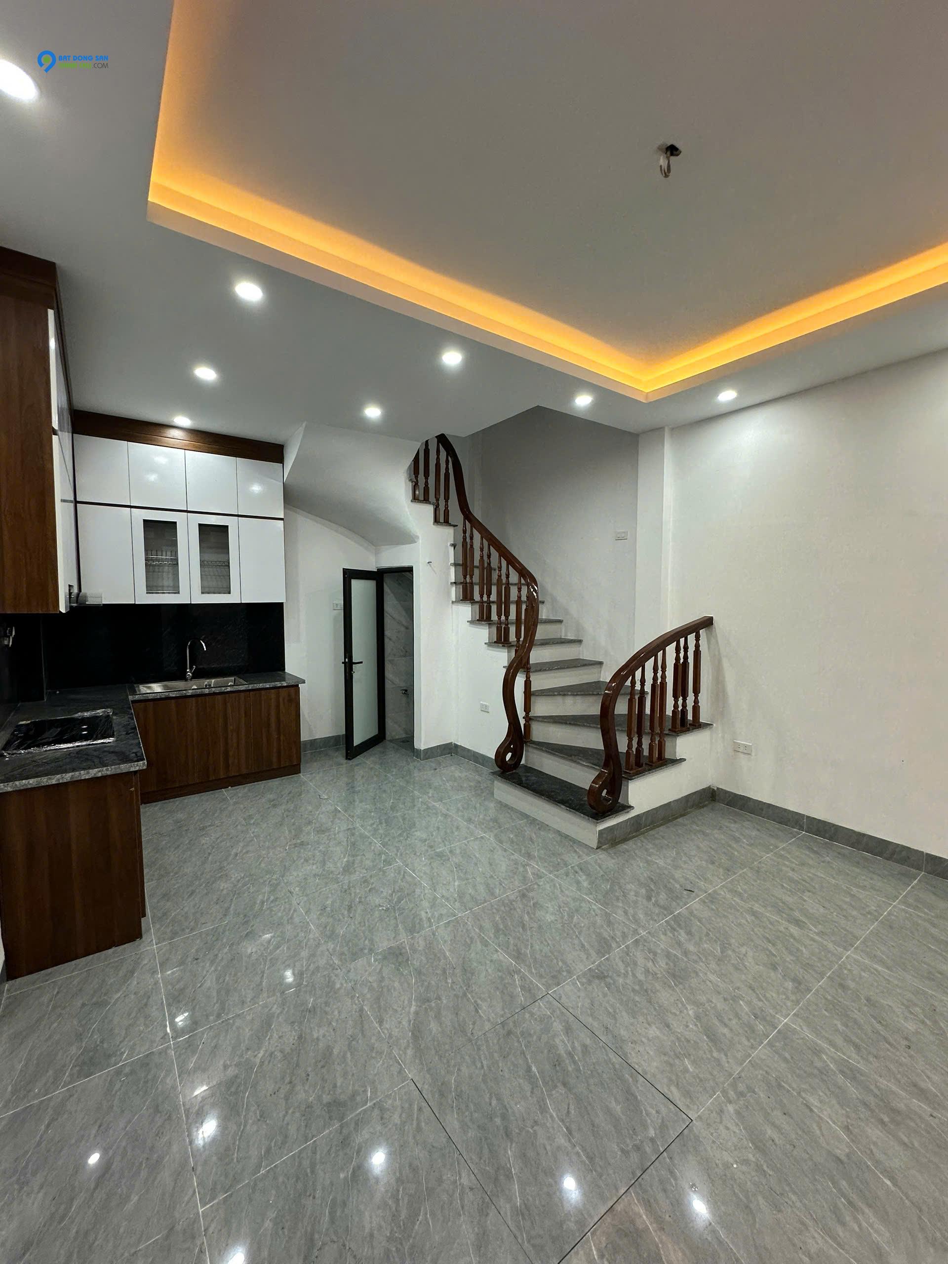 Bán Nhà Thanh Am - Long Biên  DT 40m2 x 5 Tầng x MT 4,3m  Nở Hậu, , ÔTô Đỗ Cổng, Tiện Ích Xung Quanh
