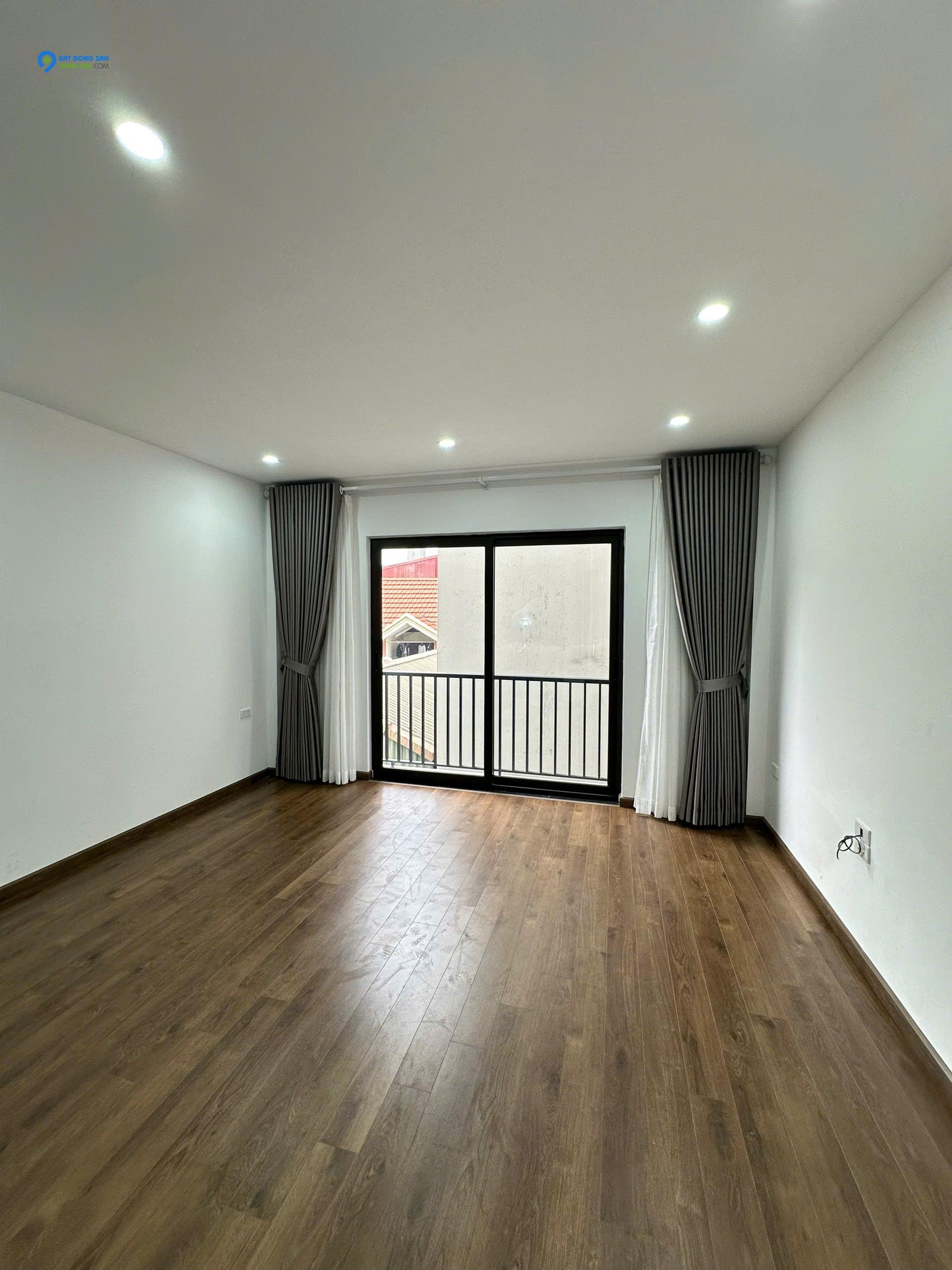 Bán Nhà Thanh Am - Long Biên  DT 40m2 x 5 Tầng x MT 4,3m  Nở Hậu, , ÔTô Đỗ Cổng, Tiện Ích Xung Quanh