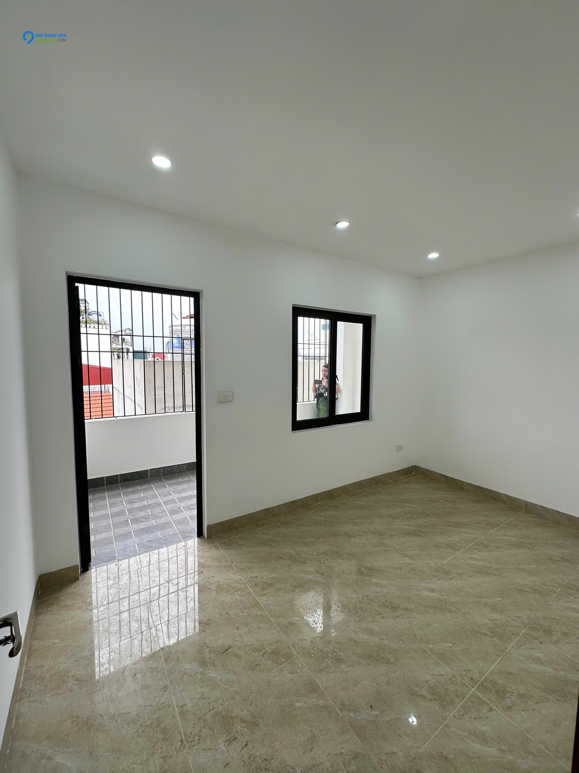 Bán Nhà Thanh Am - Long Biên  DT 40m2 x 5 Tầng x MT 4,3m  Nở Hậu, , ÔTô Đỗ Cổng, Tiện Ích Xung Quanh