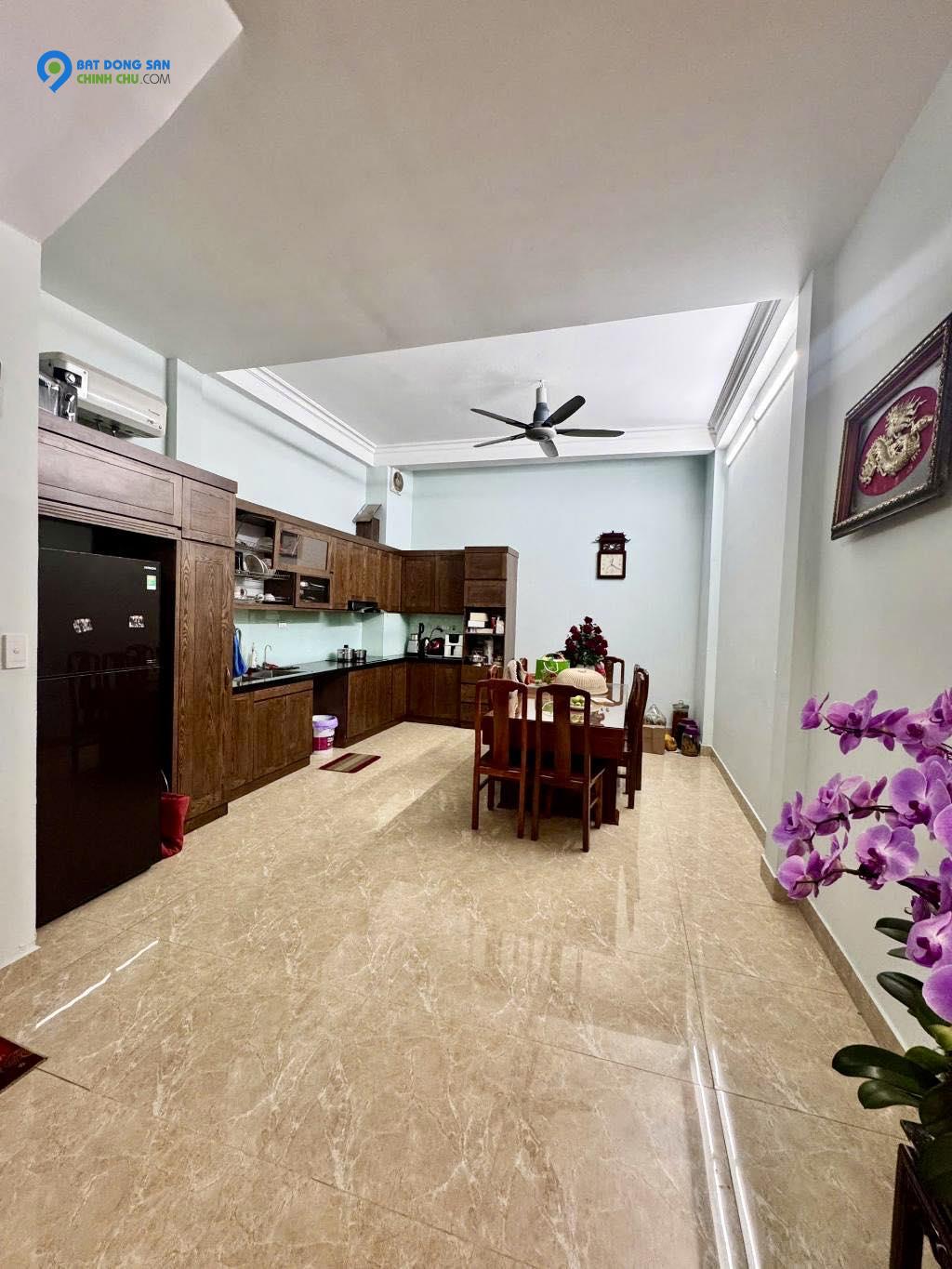 Bán Nhà Trương Định, Ngõ Ô TÔ Thông, Kinh Doanh, Mặt tiền rộng giá tốt chỉ 180 triệu/m2
