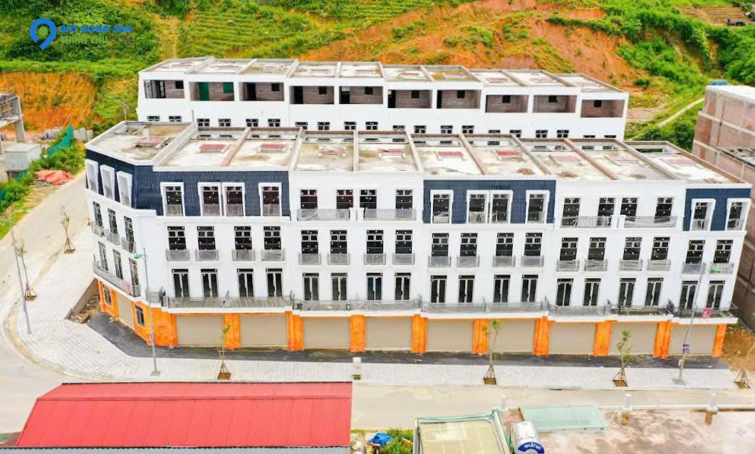Bán căn liền kề xây sẵn 4 tầng đường T9 KĐT Tây Bắc - Sapa. Giá chỉ 5,8 tỷ cả nhà và đất