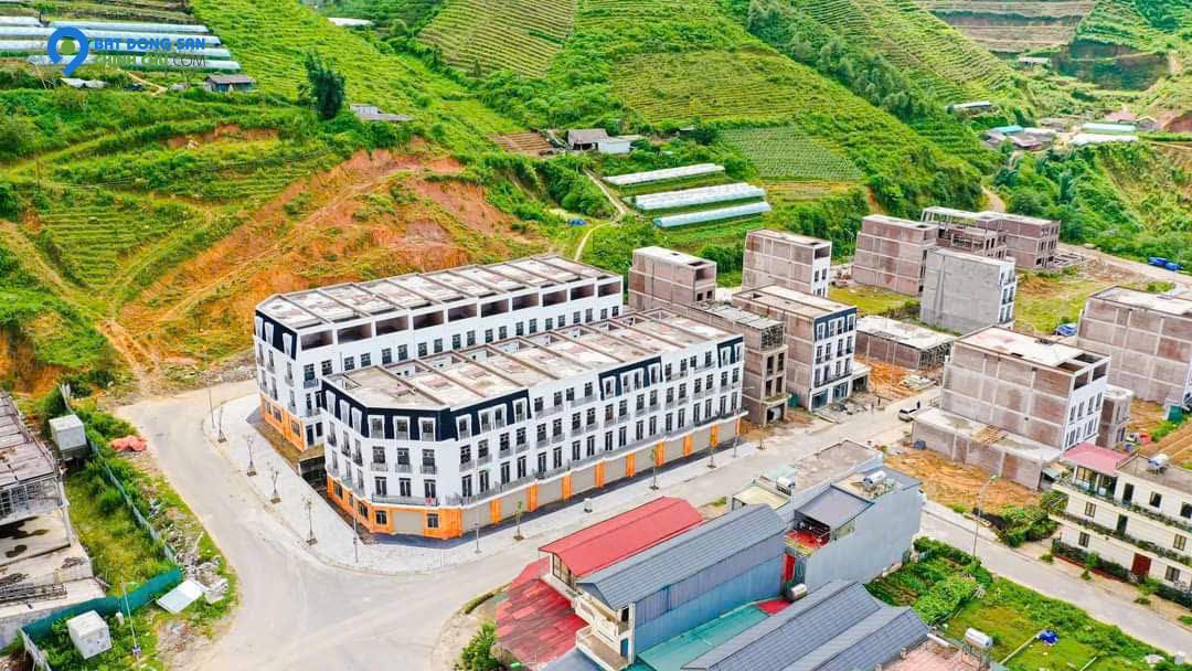 Bán căn liền kề xây sẵn 4 tầng đường T9 KĐT Tây Bắc - Sapa. Giá chỉ 5,8 tỷ cả nhà và đất