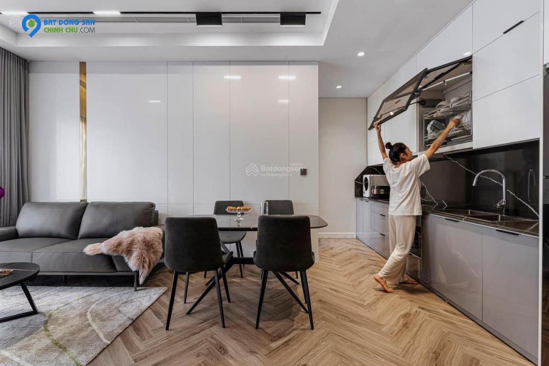 Bán gấp căn 2 ngủ! Nhà đẹp, nội thất nhập khẩu, 86 m2, tầng trung, sổ đỏ