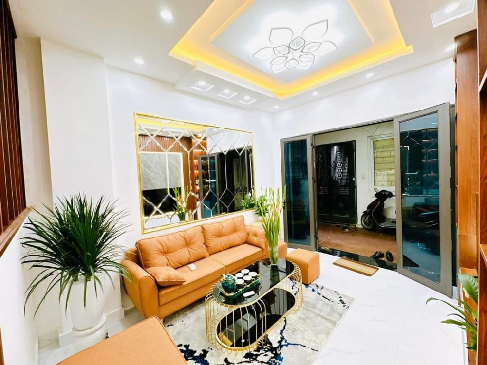 Bán gấp nhà Cự Lộc ,  đẹp ,hàng xóm VIP Royal City