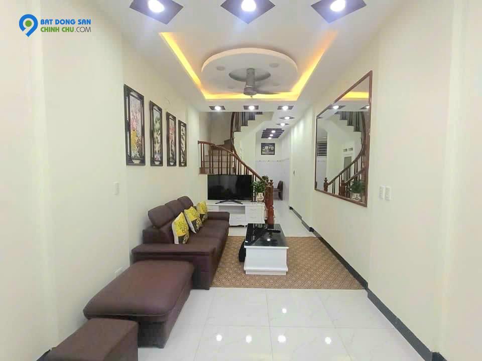 Bán nhà Đại Từ 41m2.4T 2 thoáng vĩnh viễn, ô tô đỗ cửa, gần hồ điều hòa, giao thông thuận tiện.
