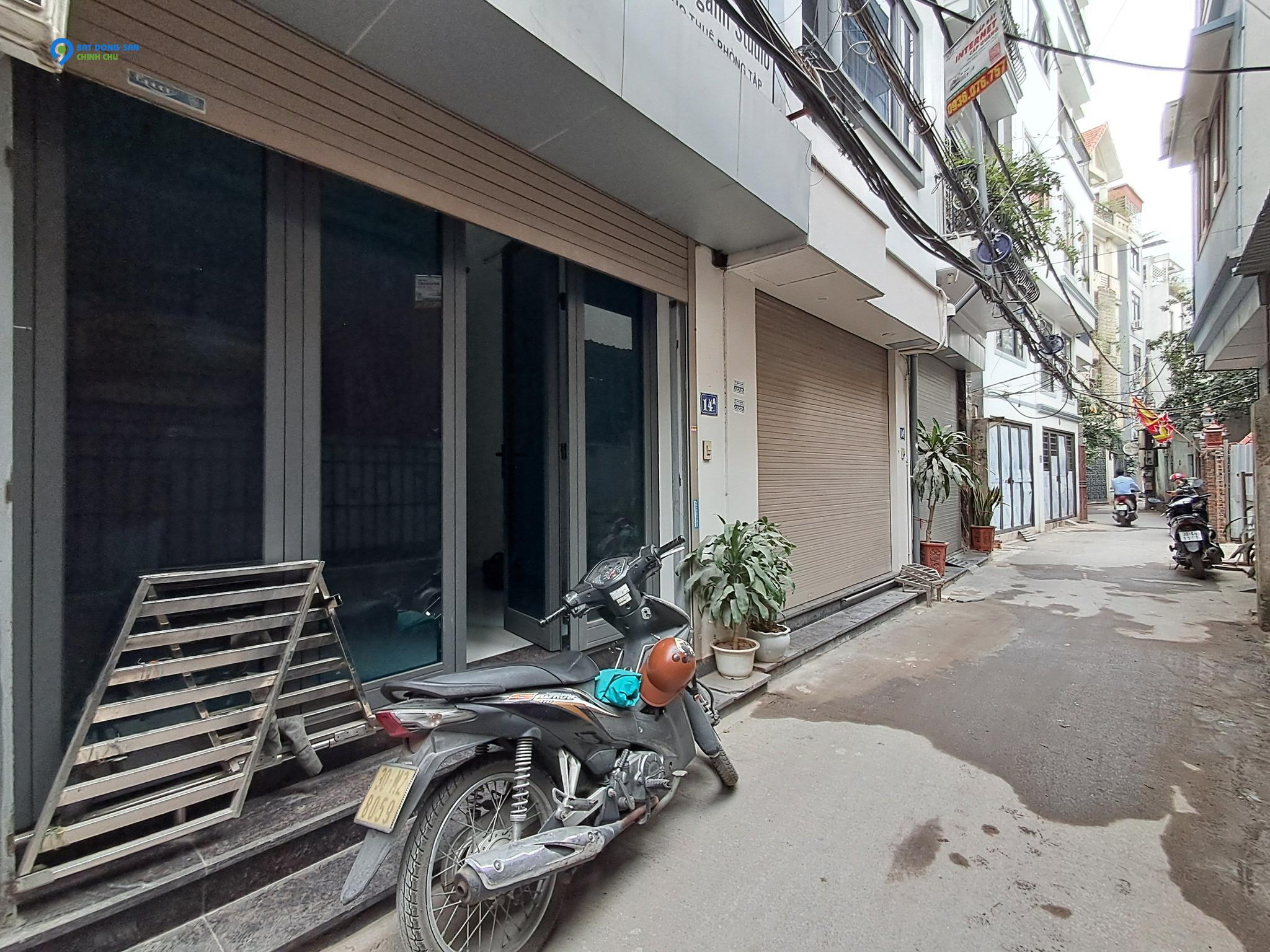 B.án nhà Lạc Long Quân, DT40m2, 5 tầng, 3P. ngủ, ngõ thông, ôtô qua nhà, 30m ôtô tránh đỗ (9.9x tỷ)