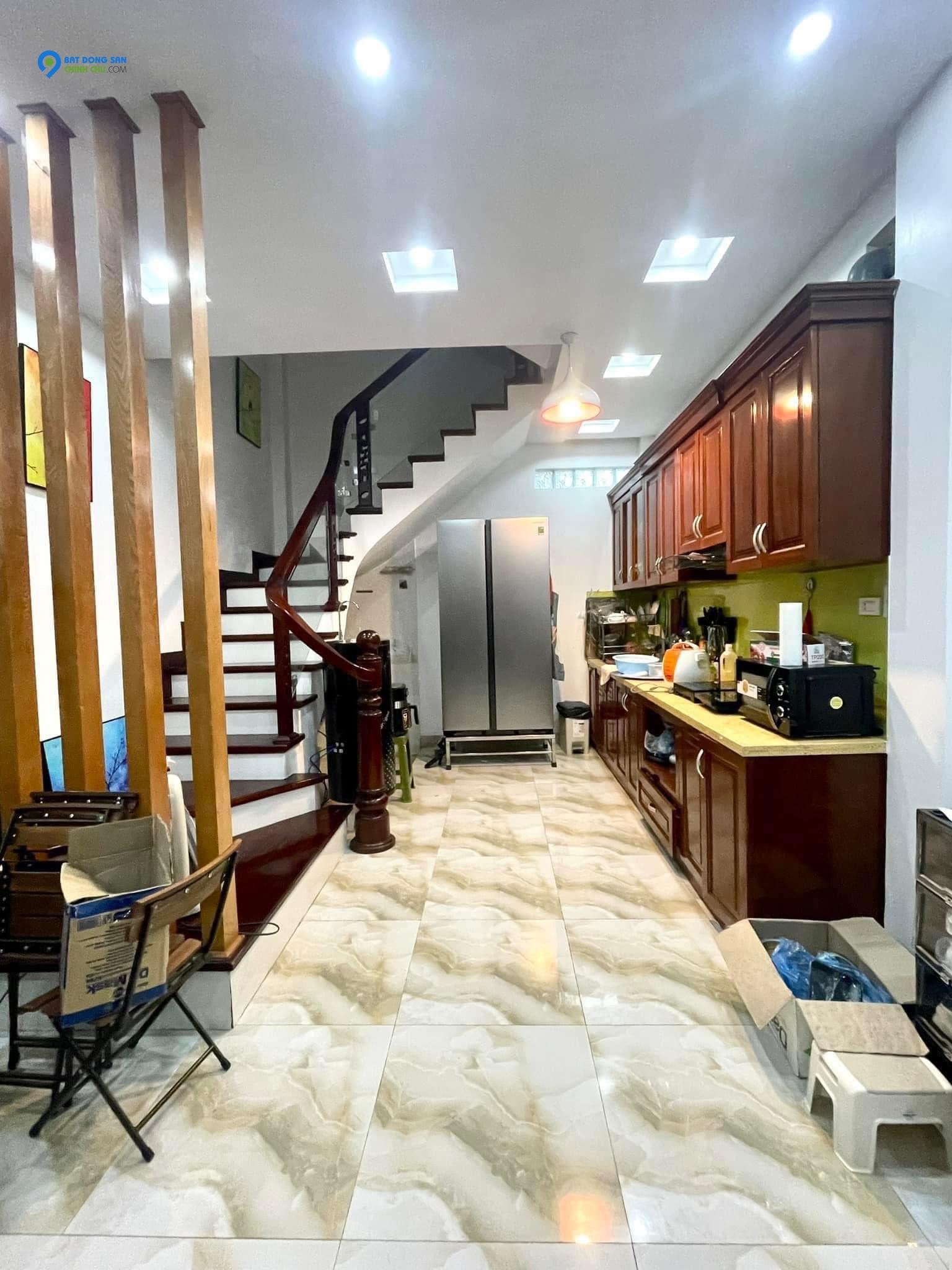 Bán nhà Linh Lang 40m2 ngõ rộng, giá chào 4 tỷ 9