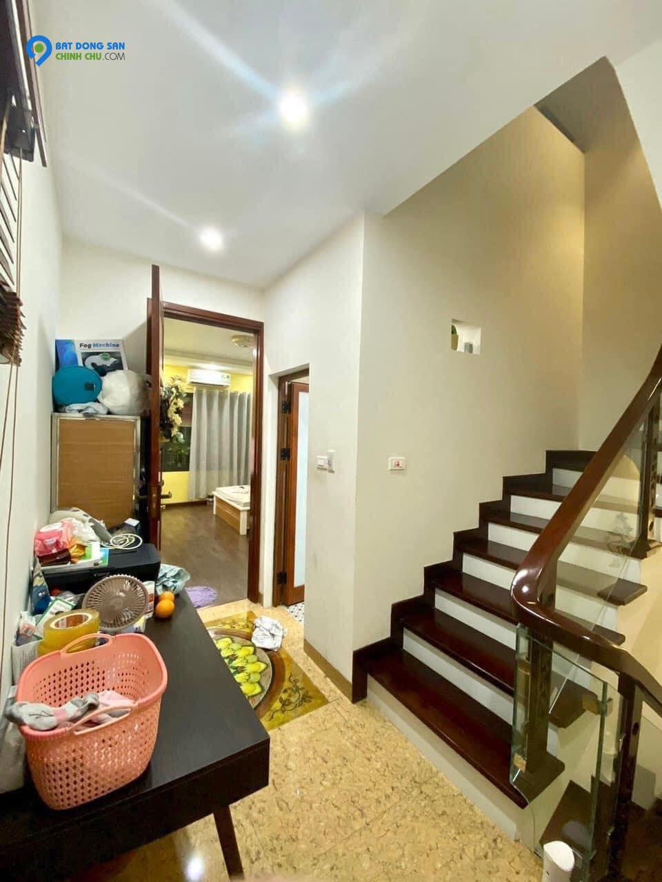 Bán nhà Linh Lang 40m2 ngõ rộng, giá chào 4 tỷ 9