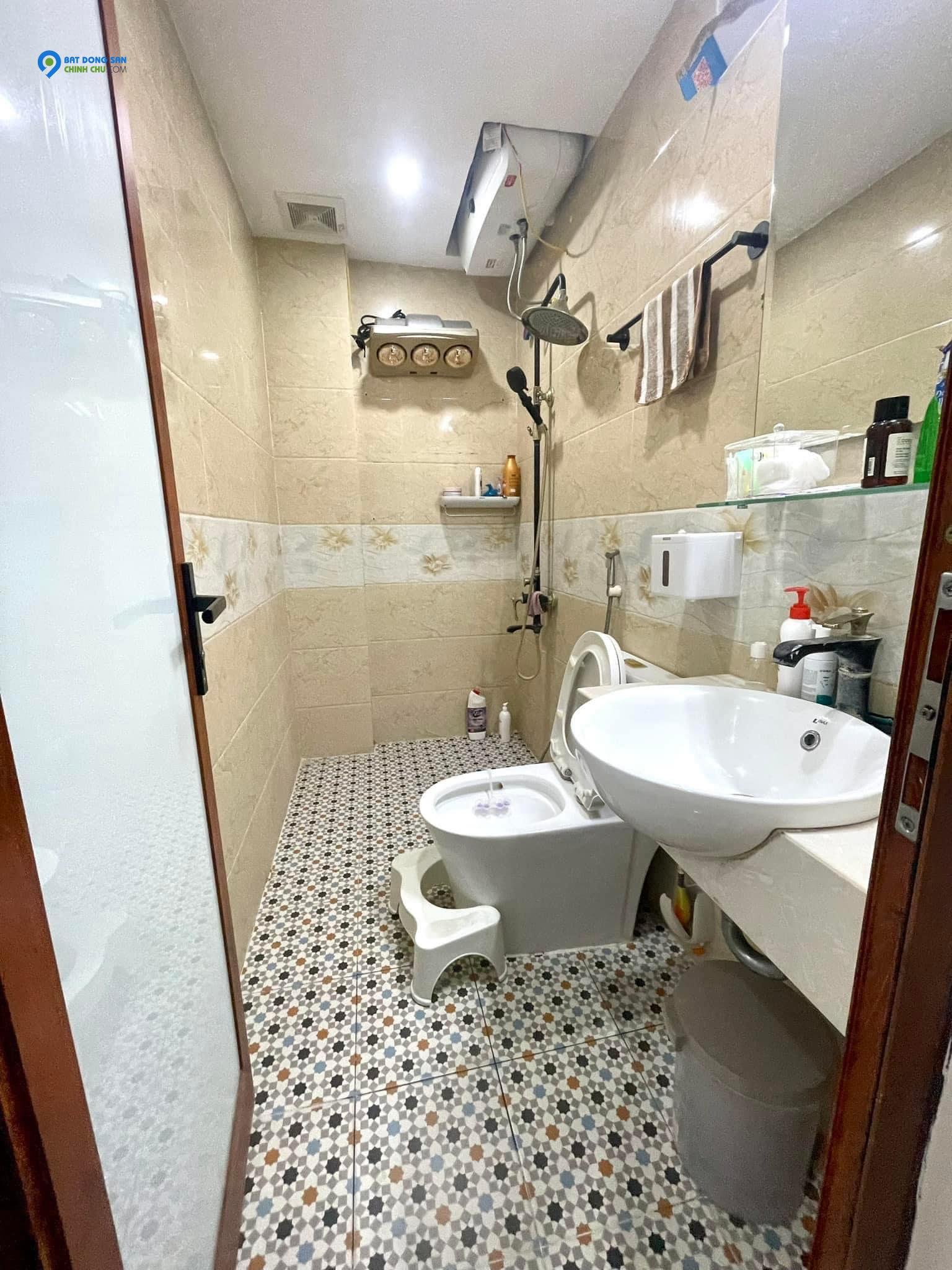 Bán nhà Linh Lang 40m2 ngõ rộng, giá chào 4 tỷ 9