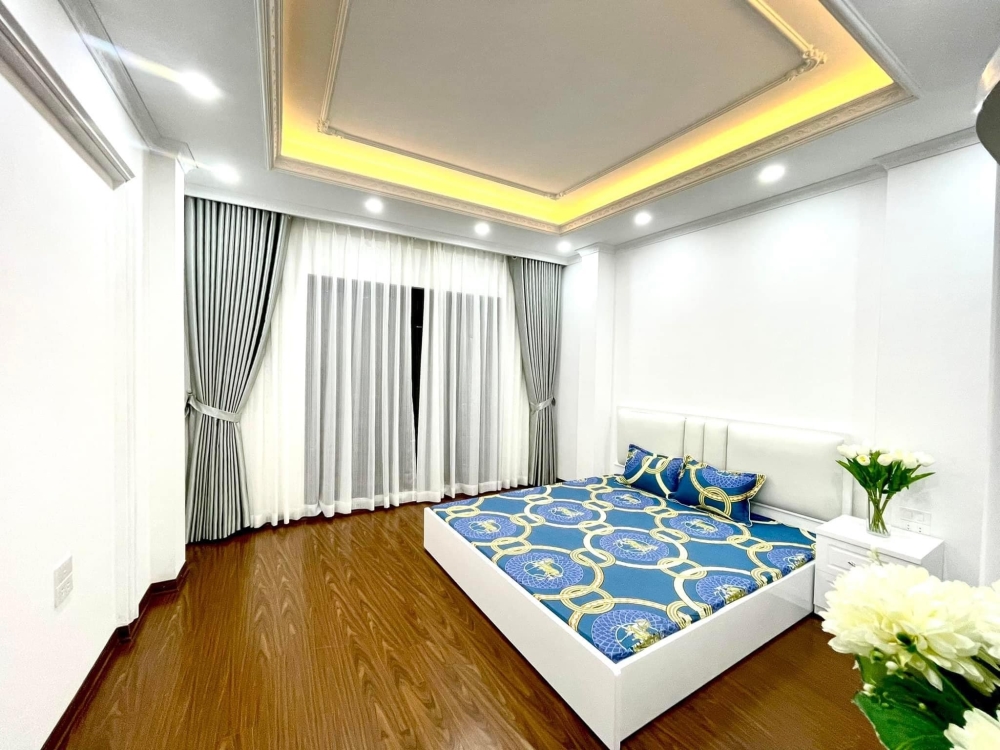 Bán nhà Nguyễn Khang – HN,DT 50m2 5 tầng ,mặt tiền 4m – Giá nhỉnh 5 tỷ