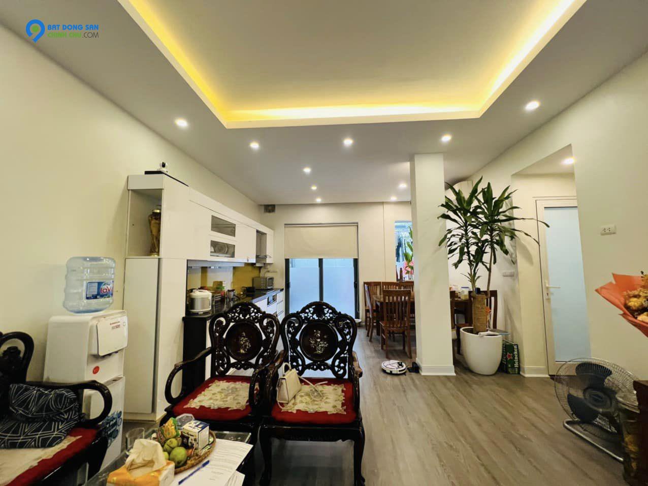 Bán nhà Phố Nguyễn Thị Định, Trung Hòa, 96m2, mặt tiền 6.6m, 6 tầng thang máy, ô tô tránh, giá 31.7 tỷ