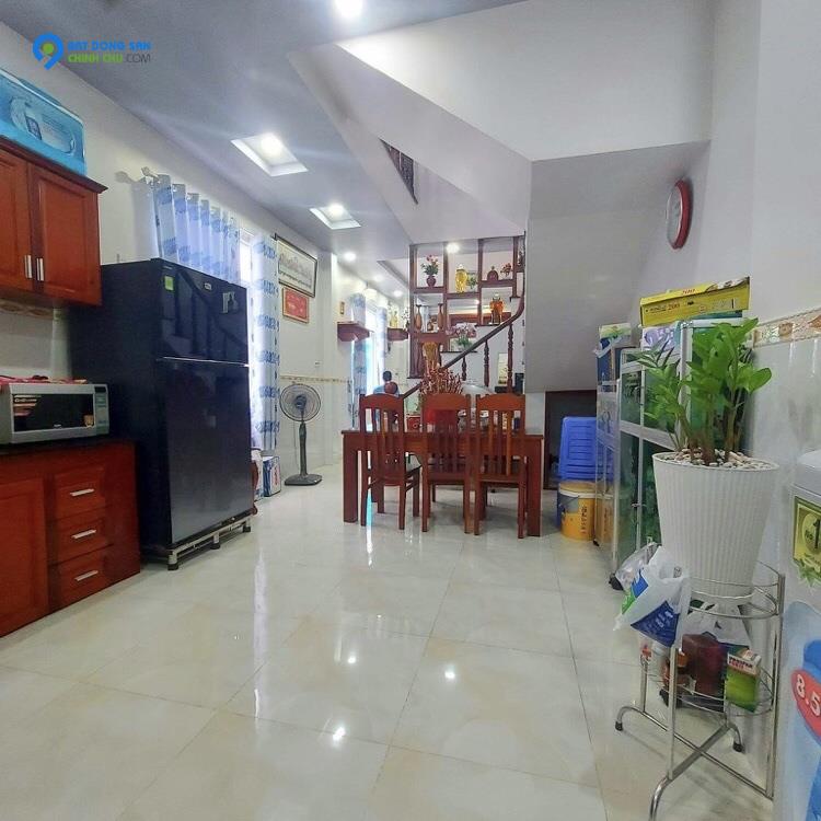 Bán nhà Quận 12, Giá rẻ- 102m2- Nở hậu- Hẻm Xe hơi tới cửa.