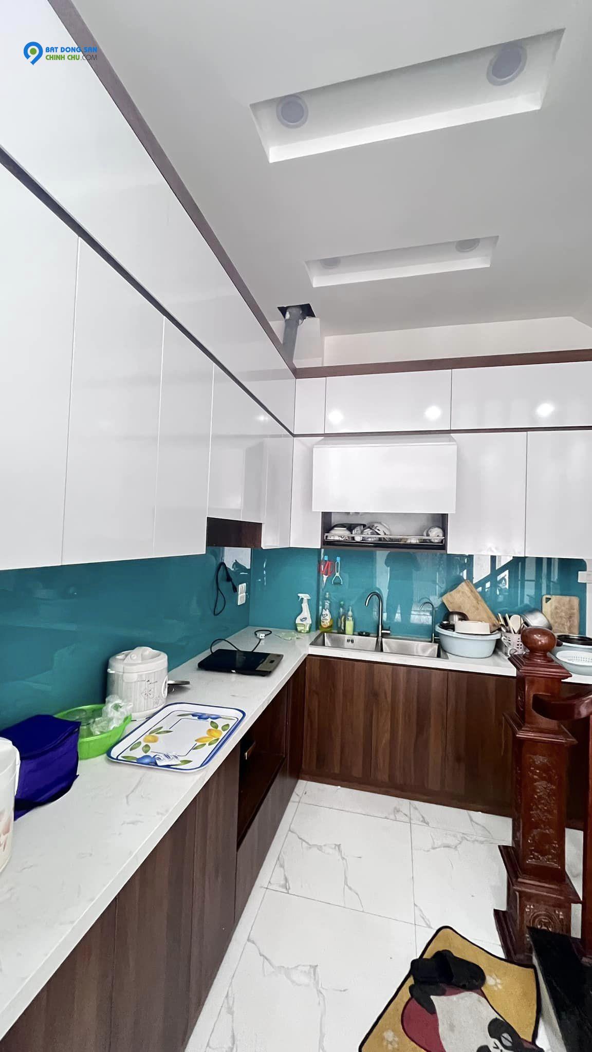 Bán nhà Thanh Xuân, HN, 42m x 6 tầng full nội thất- 6.9 tỷ có thương lượng