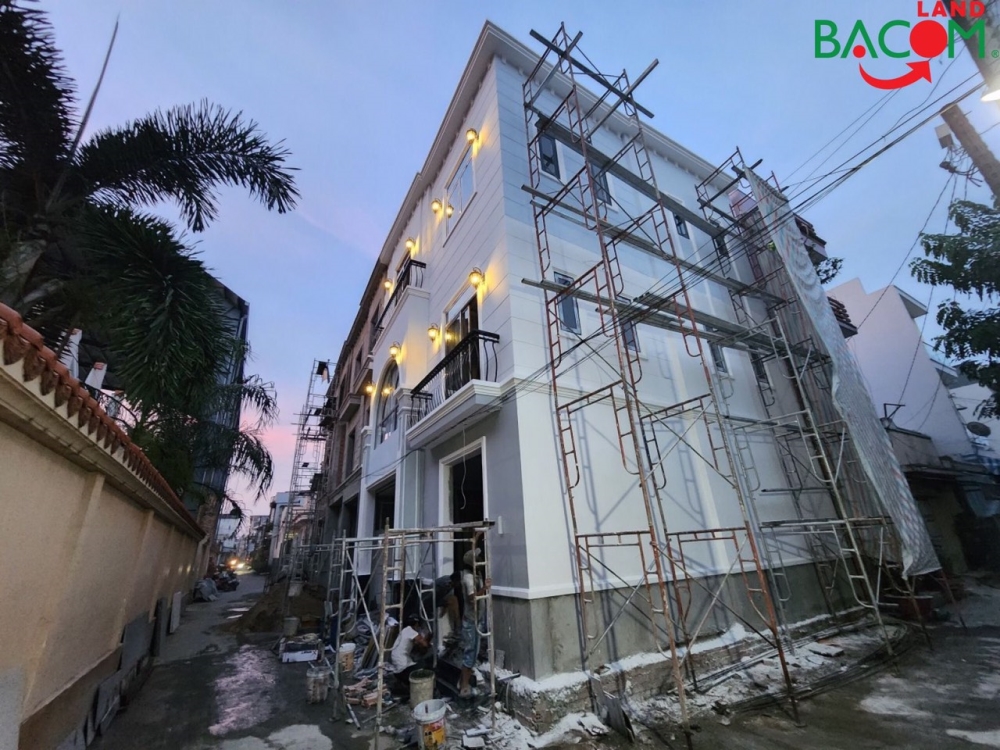 Bán nhà đẹp phong cách Châu Âu hiện đại, 3 lầu, tổng dt 180m2, P. Tân Phong, Biên Hòa giá chỉ 4.9 tỷ