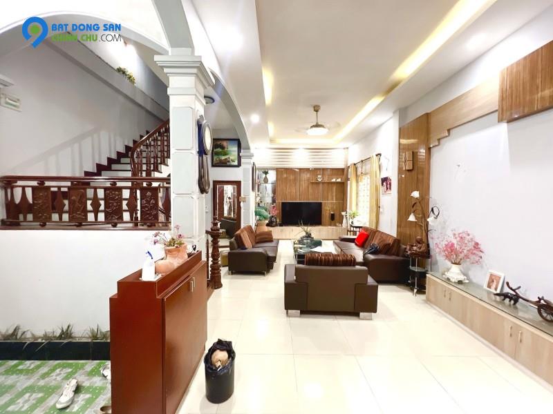 Bán nhà ngõ 315 Nguyễn Khang, 40m2, 5T, gần phố, ô tô, giá chỉ 5,6 tỷ.