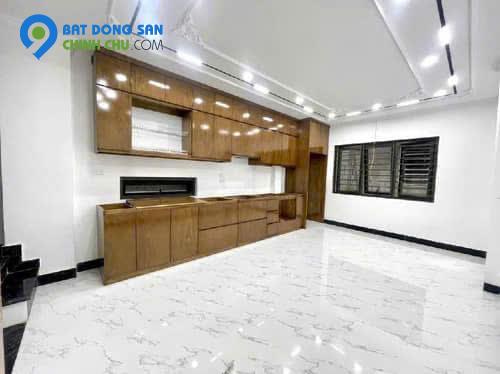 Bán nhà phố Hoàng Quốc Việt, nhà lô góc, 6 tầng thang máy, MT 3,9m, nhà mới