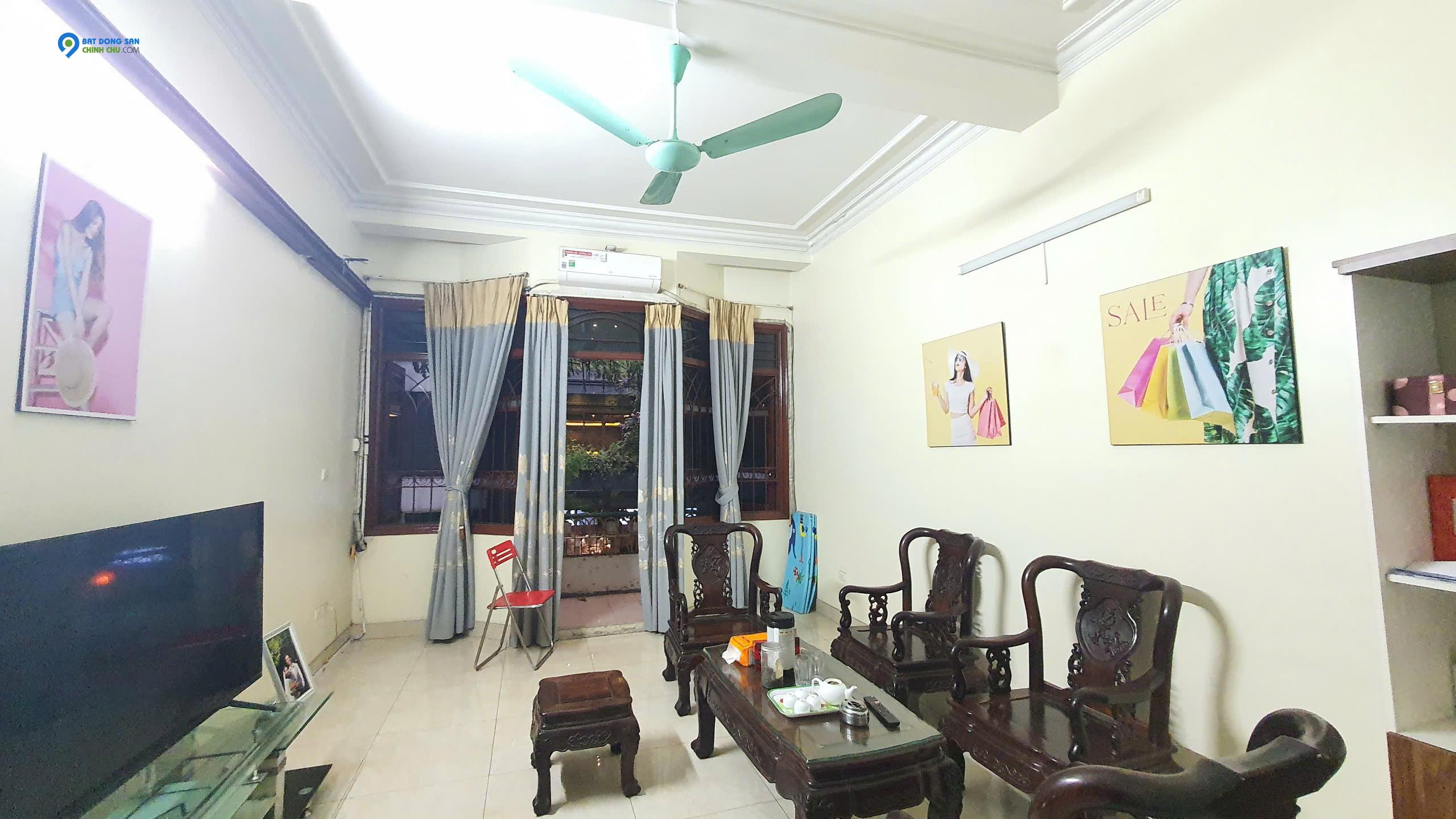 Bán nhà phố Tôn Thất Tùng, ngõ ô tô, sát mặt phố, 85m2, giá cực rẻ