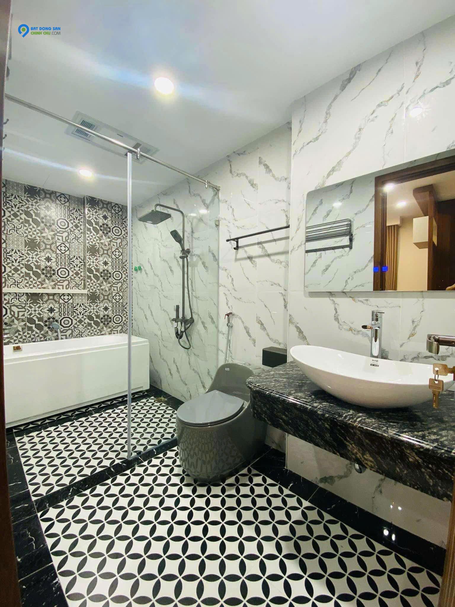 CẦN BÁN GẤP !!! MẶT PHỐ CỰ LỘC - 40m x 6 TẦNG THANG MÁY - LÔ GÓC GIÁ HƠN 13 TỶ