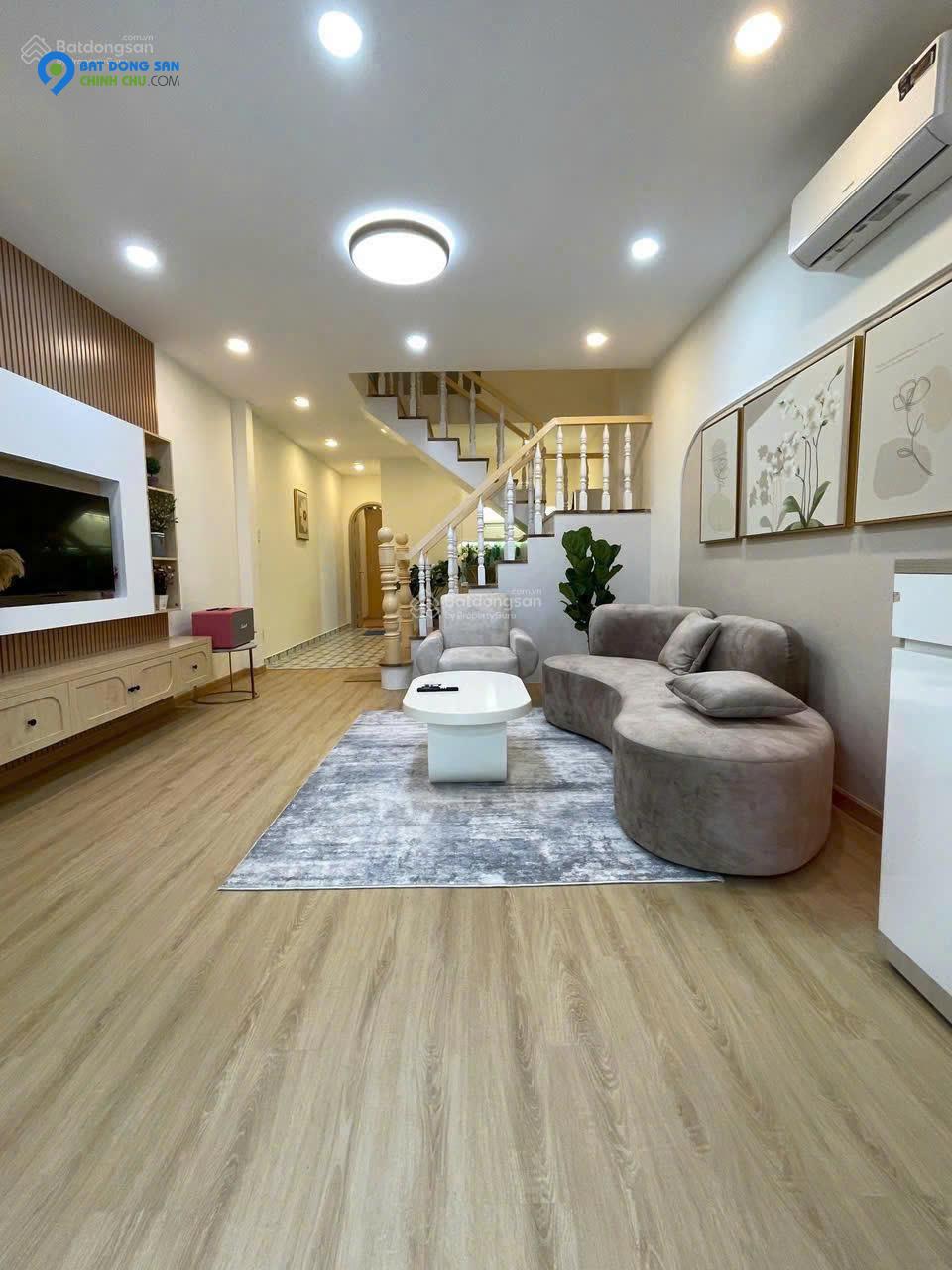 CẦN BÁN NHÀ GIÁ RẺ THÀNH THÁI Q.10-THÀNH THÁI 6 tỷ- 2 tầng-3 PN- BTCT hoàn công đủ