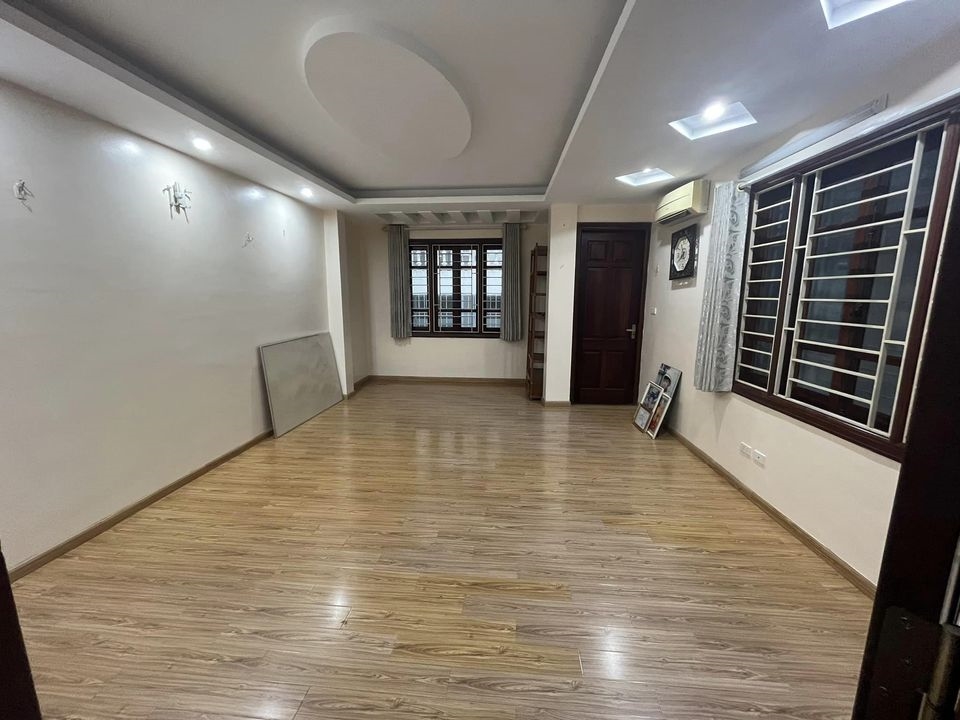 Cần Cho thuê nhà tầng 2 và tầng 3 (120m2),số nhà 3c ngõ 49 Xuân La.