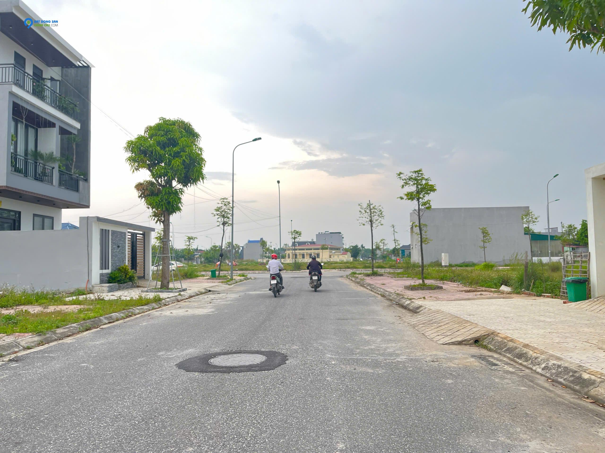 Cần bán gấp đất ngay TT  thị xã Nghi Sơn, Thanh Hóa, DT 108m2 đường 15.5m  giá chỉ 1 Tỷ.