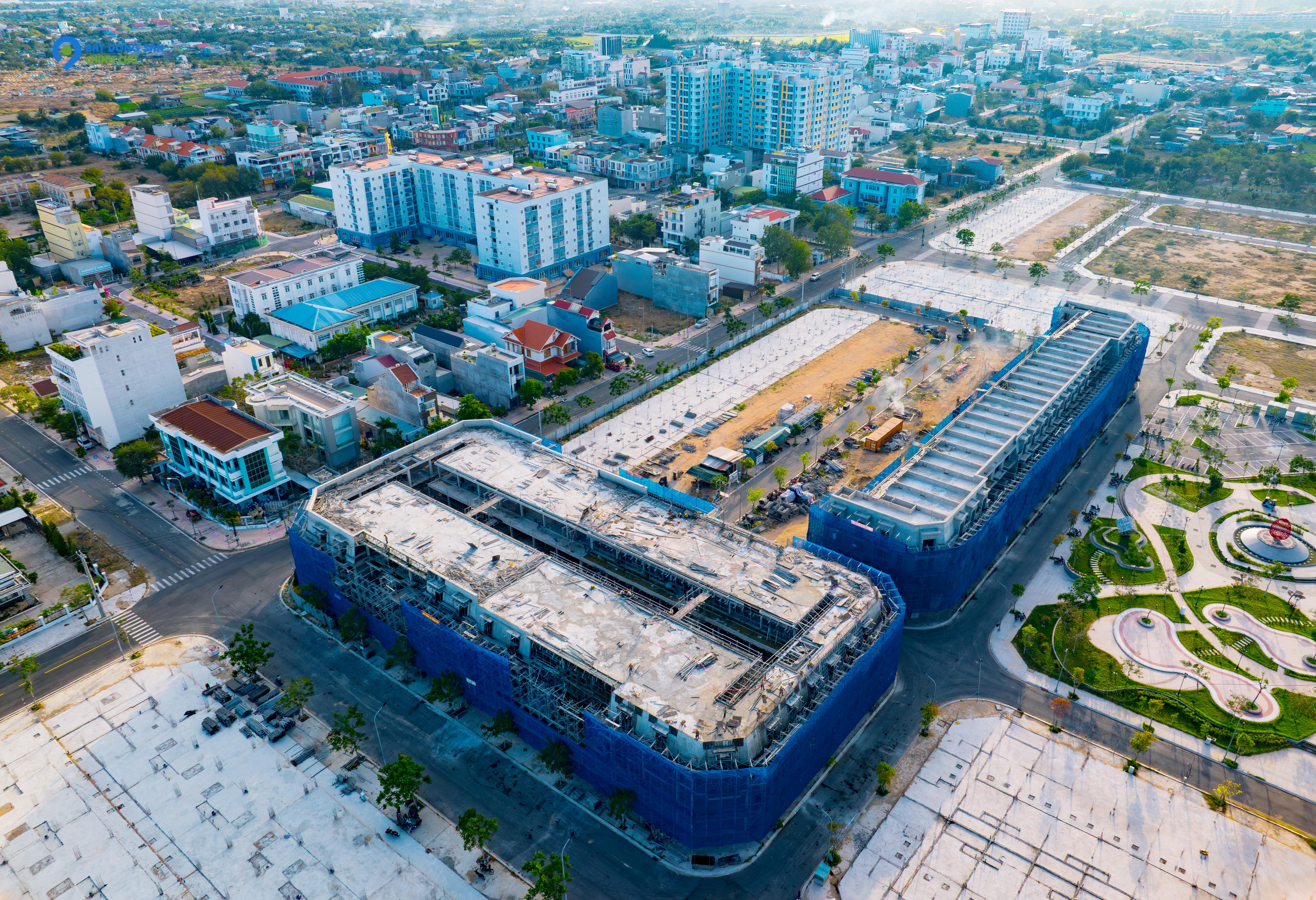 Cần bán nhà phố đường Bùi Thị Xuân - KĐT biển Bình Sơn Ocean Park, có nhà 4 tầng xây sẵn sổ đỏ lâu dài
