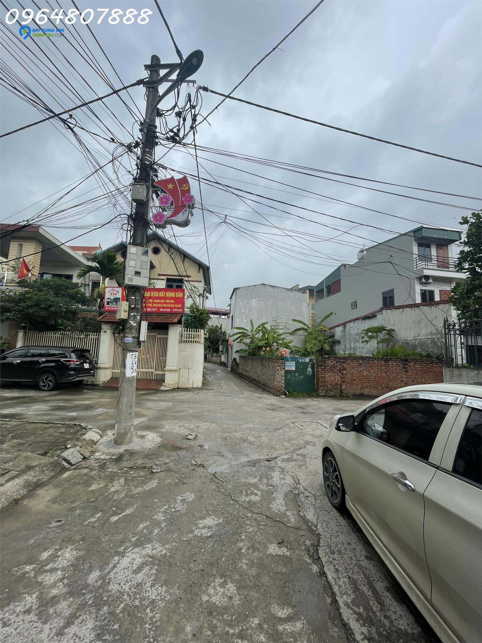 Cần tiền bán gấp đất: Lê Xá - Mai Lâm 2 mặt thoáng - oto vào đất - 1km đi cầu Đông Trù, hàng xóm Vin Cổ Loa. giá chỉ 6x triệu.