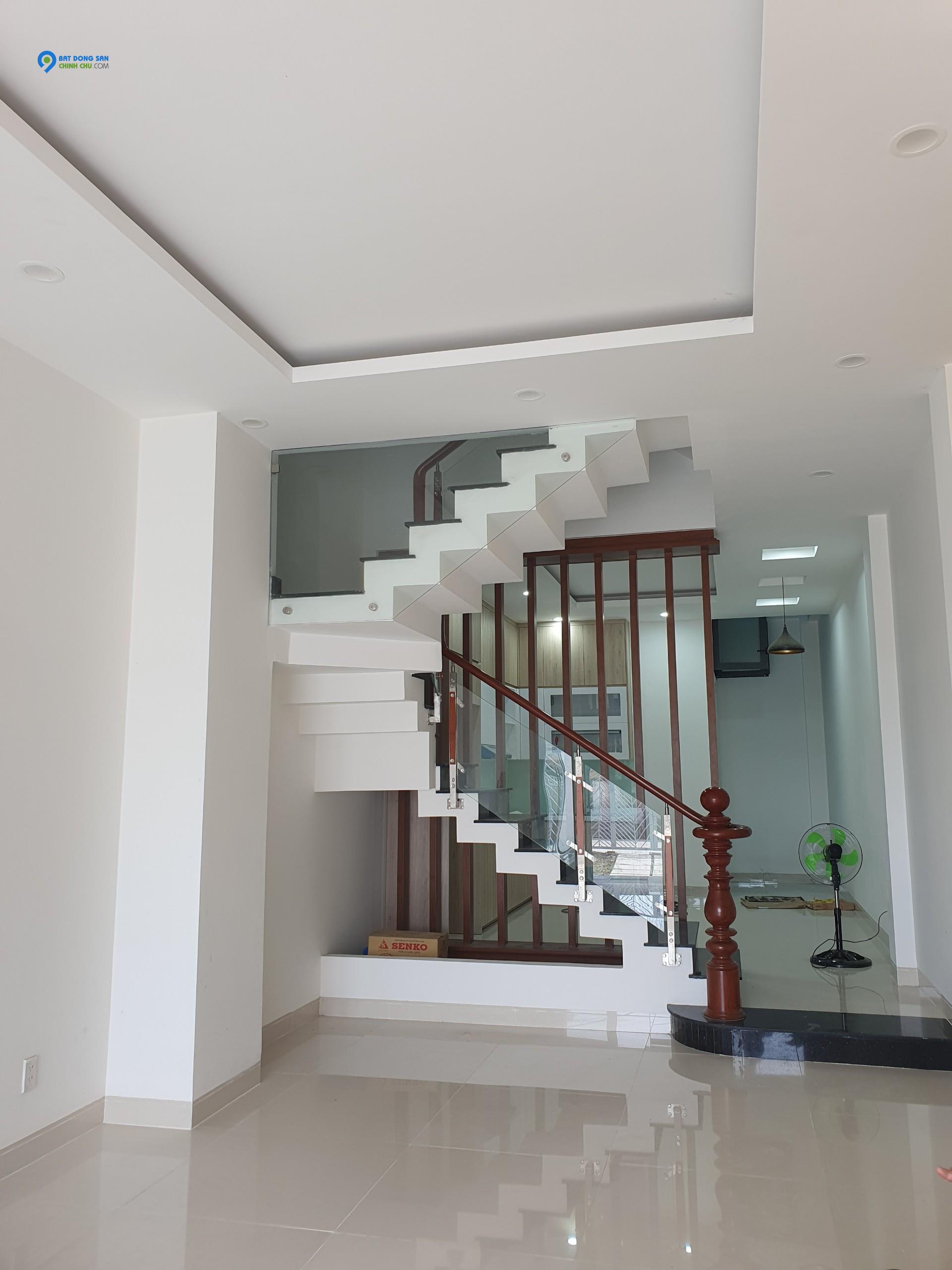 Chỉ từ 1.5 Tỷ sở hữu nhà phố 1 trệt 3 lầu Tô Ngọc Vân, 4x13m2, xe hơi đậu trước nhà.